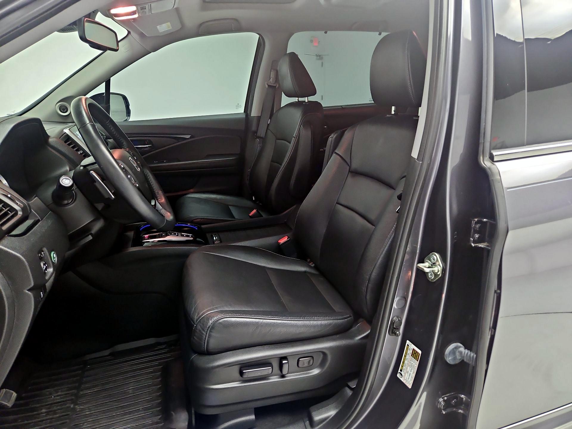 Thumbnail: 2017 Honda Pilot - 11