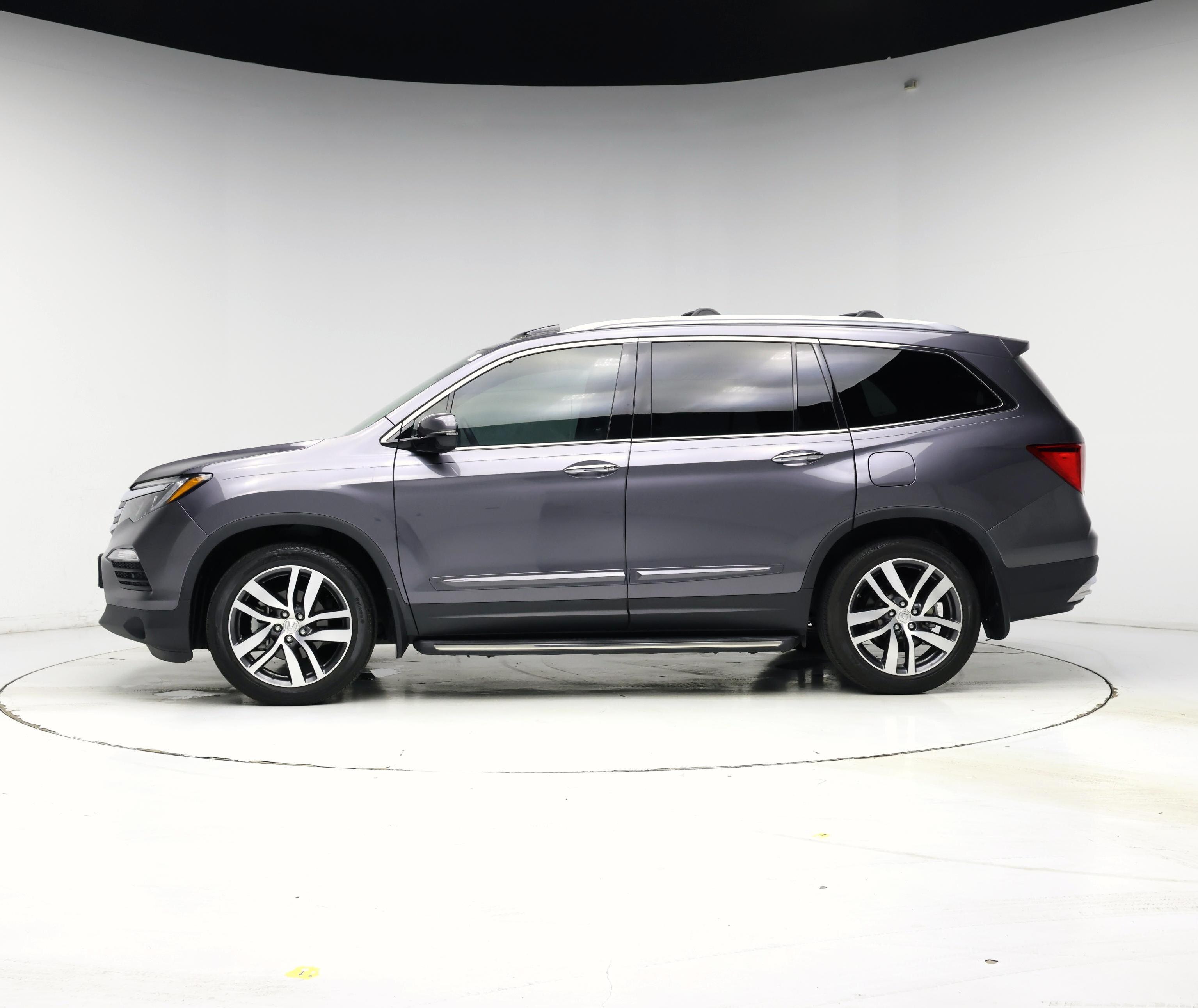 Thumbnail: 2017 Honda Pilot - 3