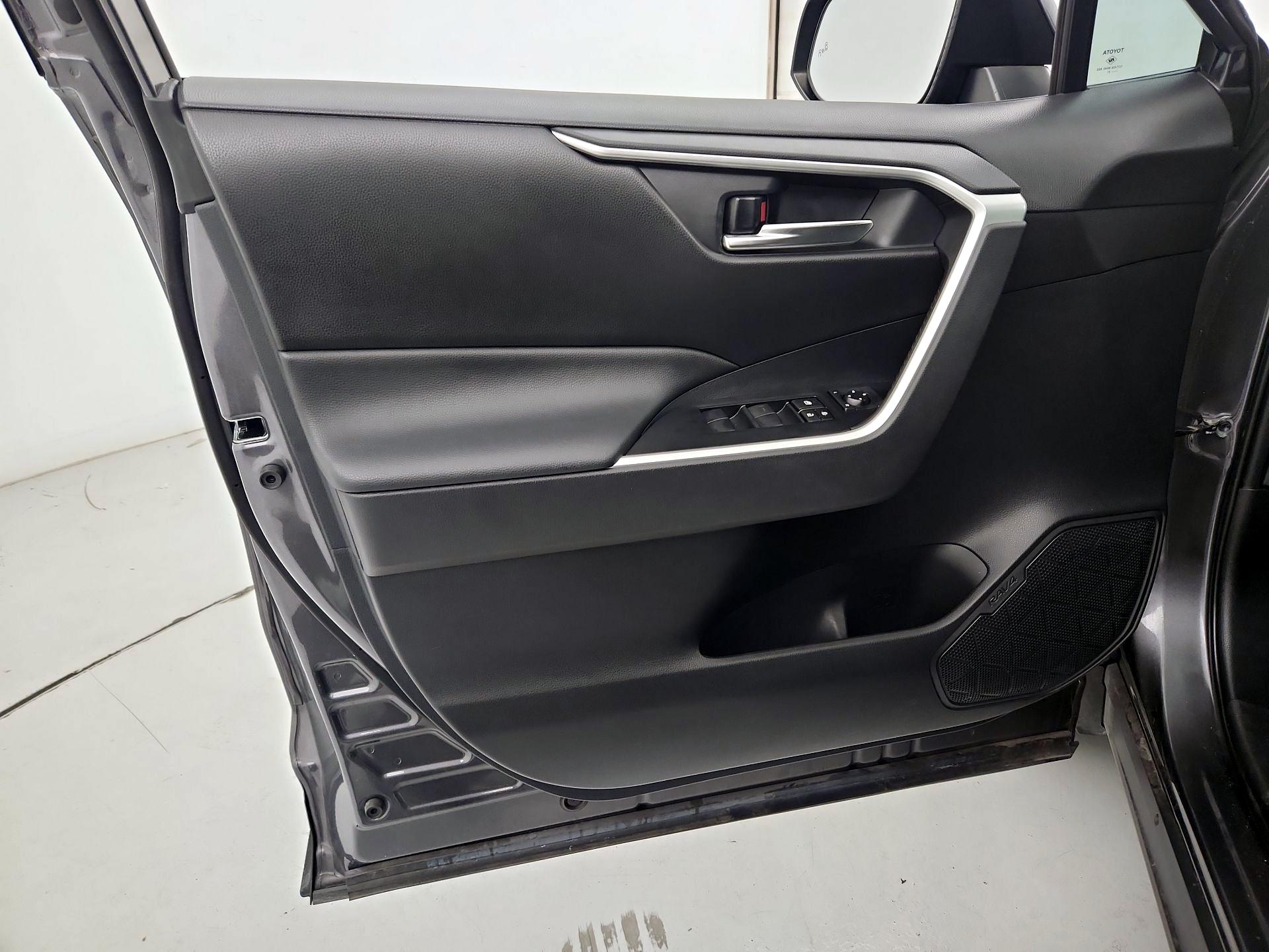 Thumbnail: 2021 Toyota RAV4 - 12