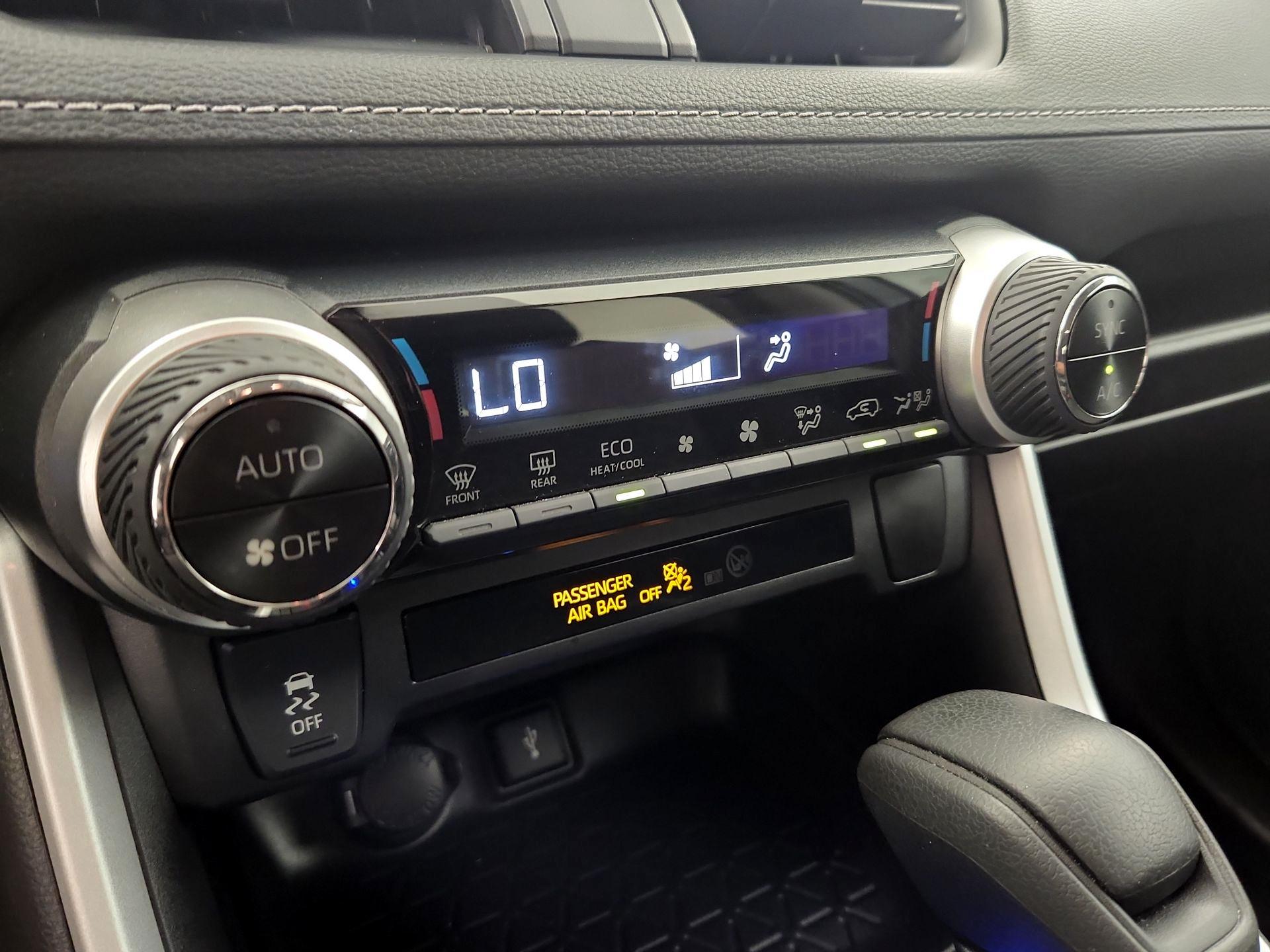 Thumbnail: 2021 Toyota RAV4 - 16