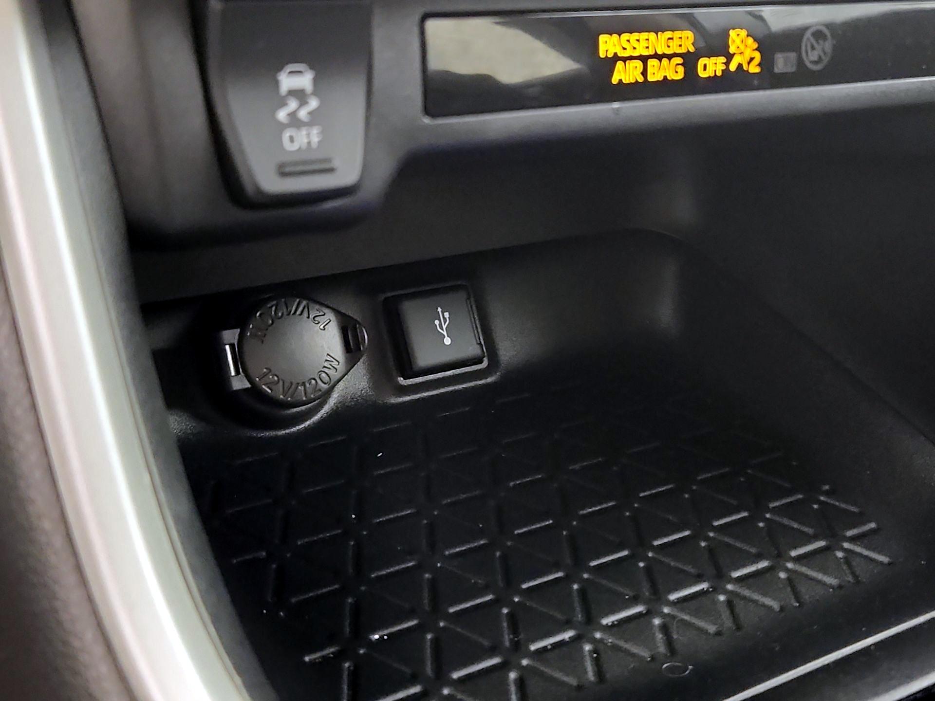 Thumbnail: 2021 Toyota RAV4 - 18