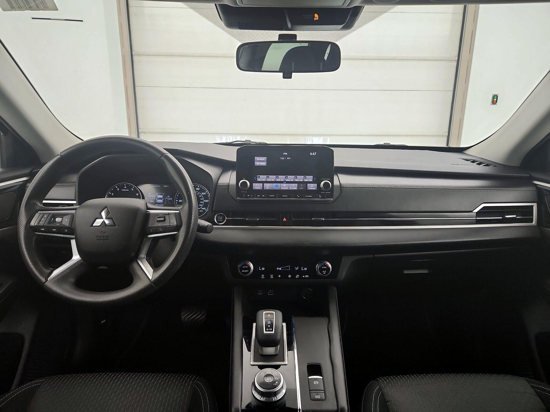 Thumbnail: 2022 Mitsubishi Outlander - 9