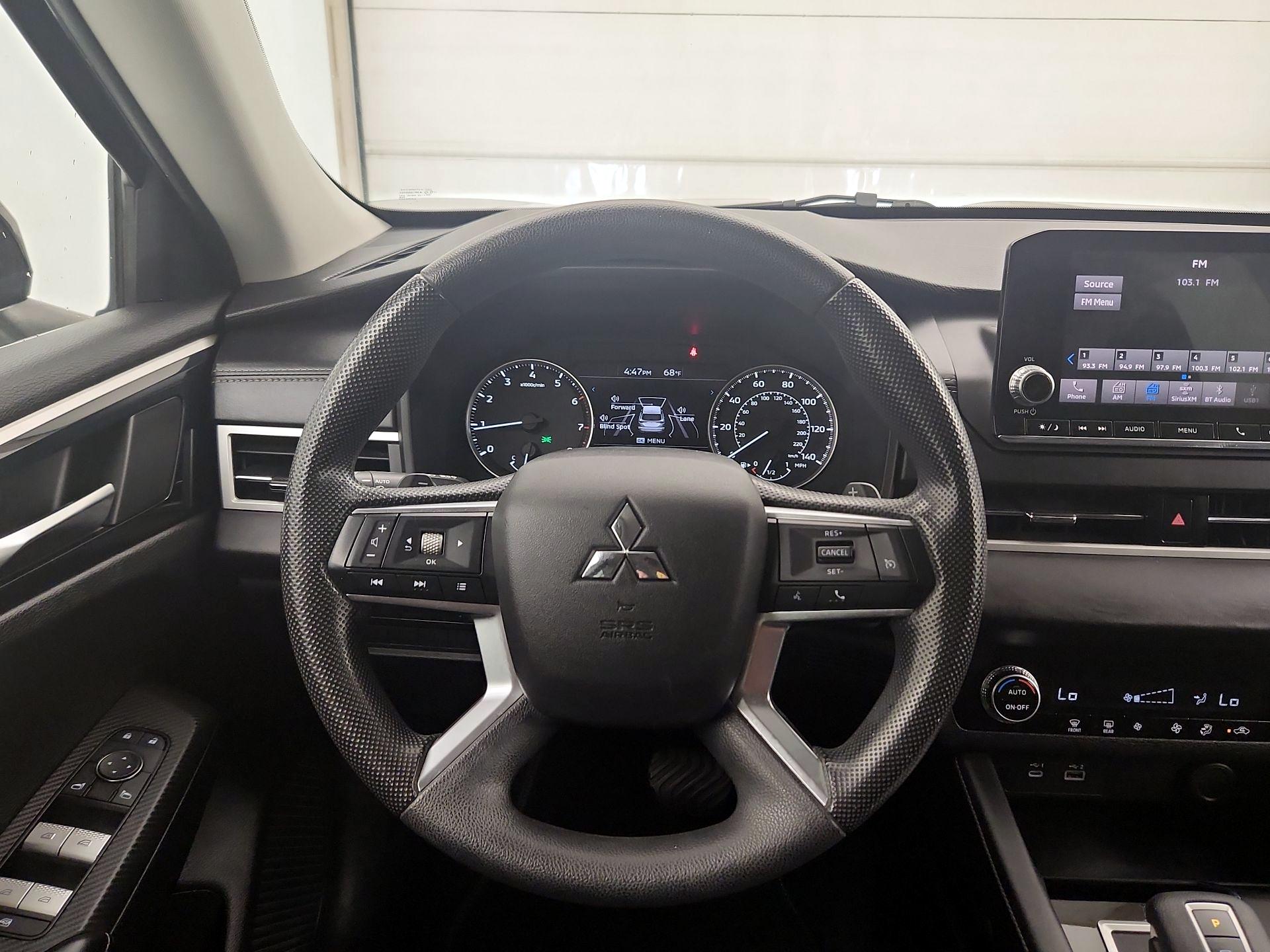 Thumbnail: 2022 Mitsubishi Outlander - 10