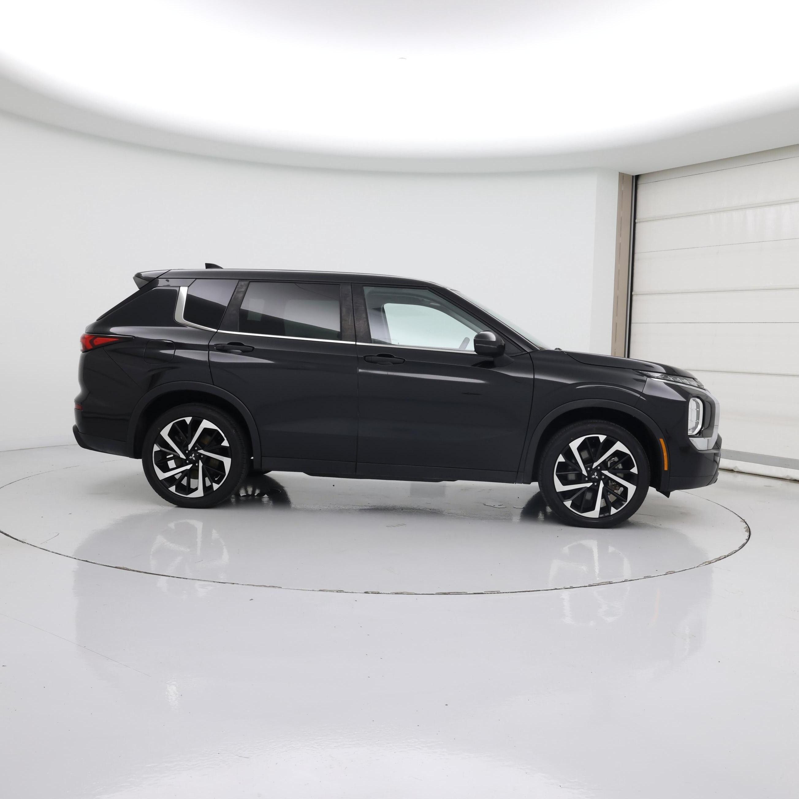 Thumbnail: 2022 Mitsubishi Outlander - 7