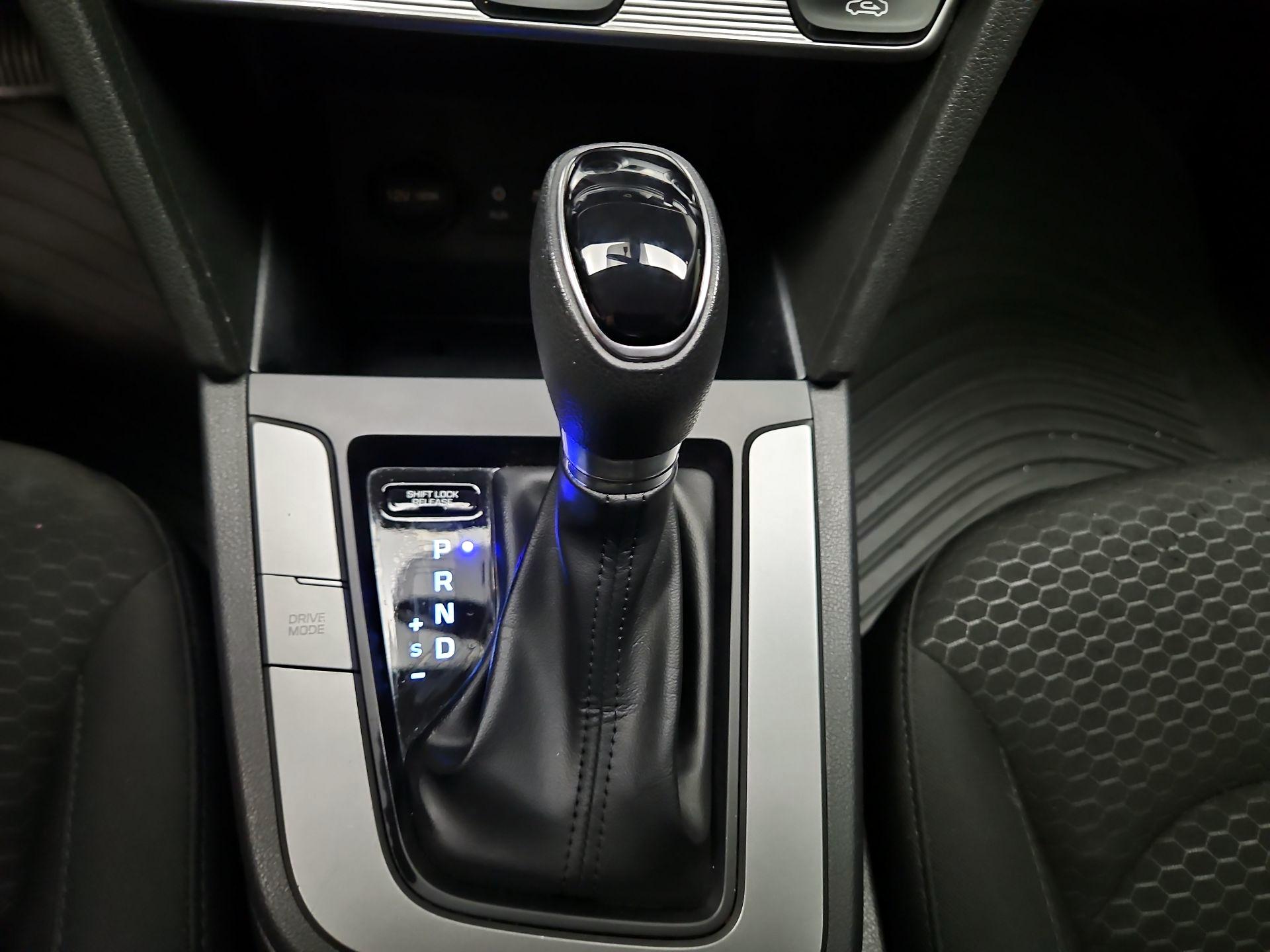 Thumbnail: 2019 Hyundai Elantra - 17