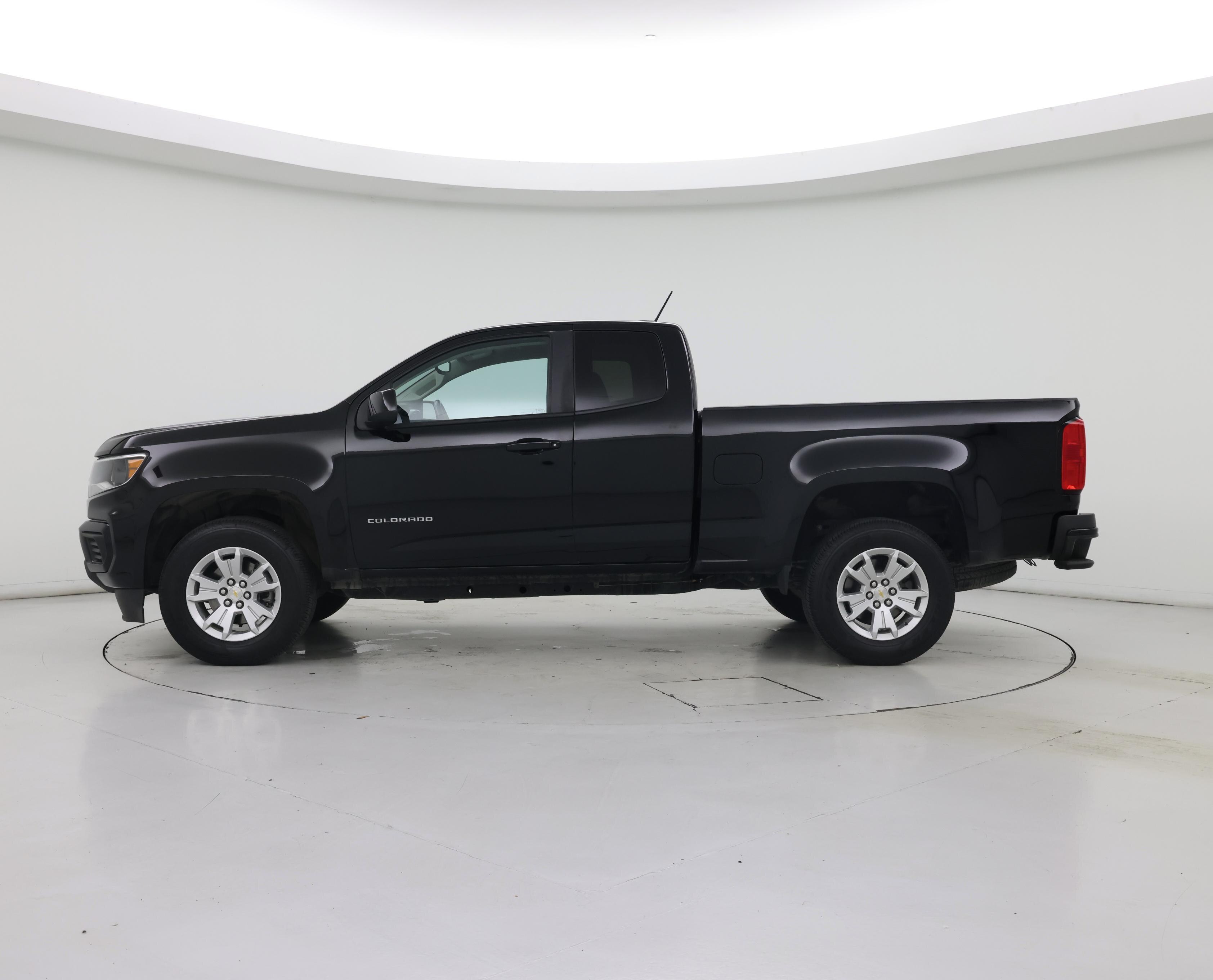Thumbnail: 2022 Chevrolet Colorado - 3