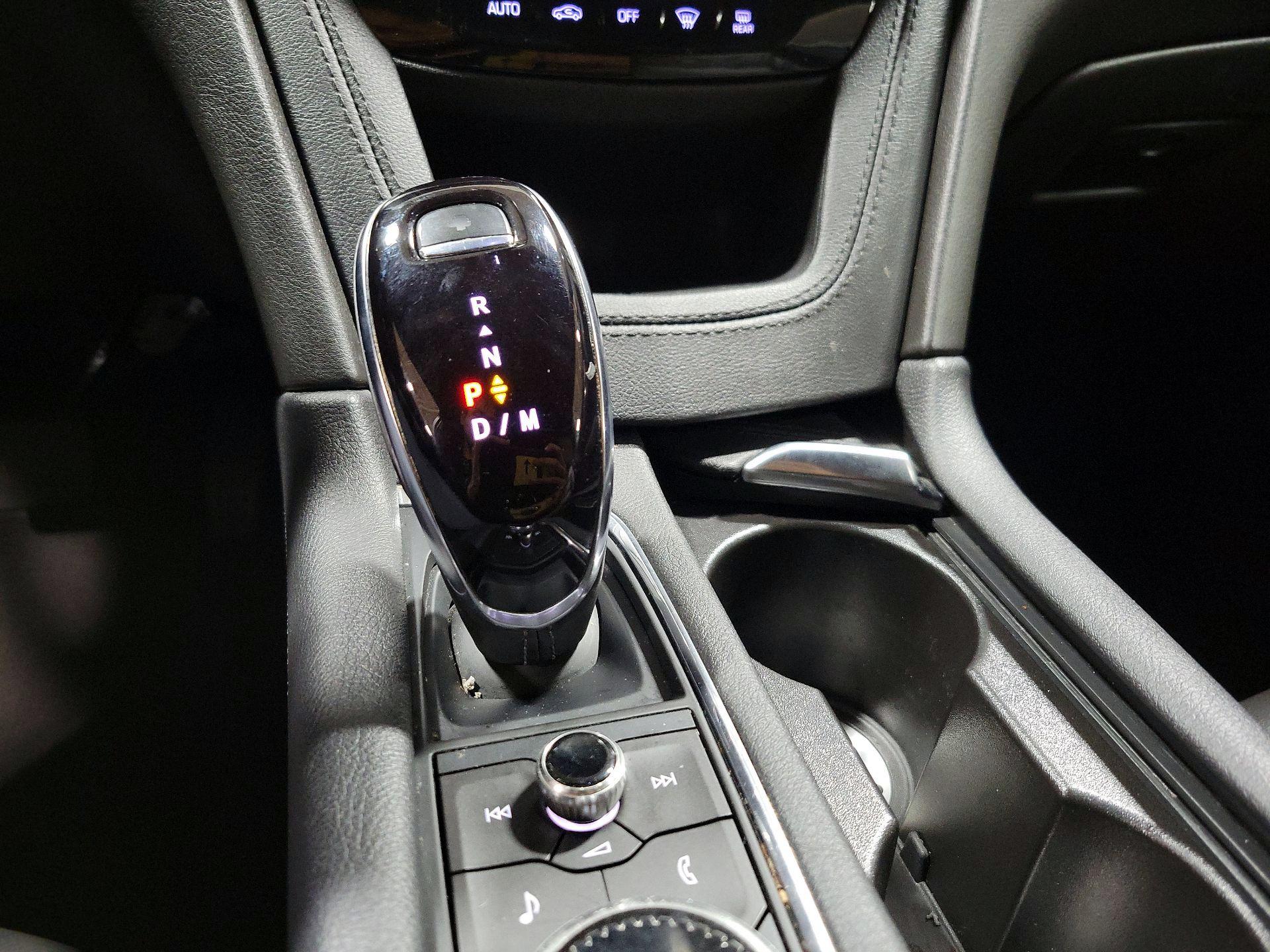 Thumbnail: 2022 Cadillac XT5 - 17
