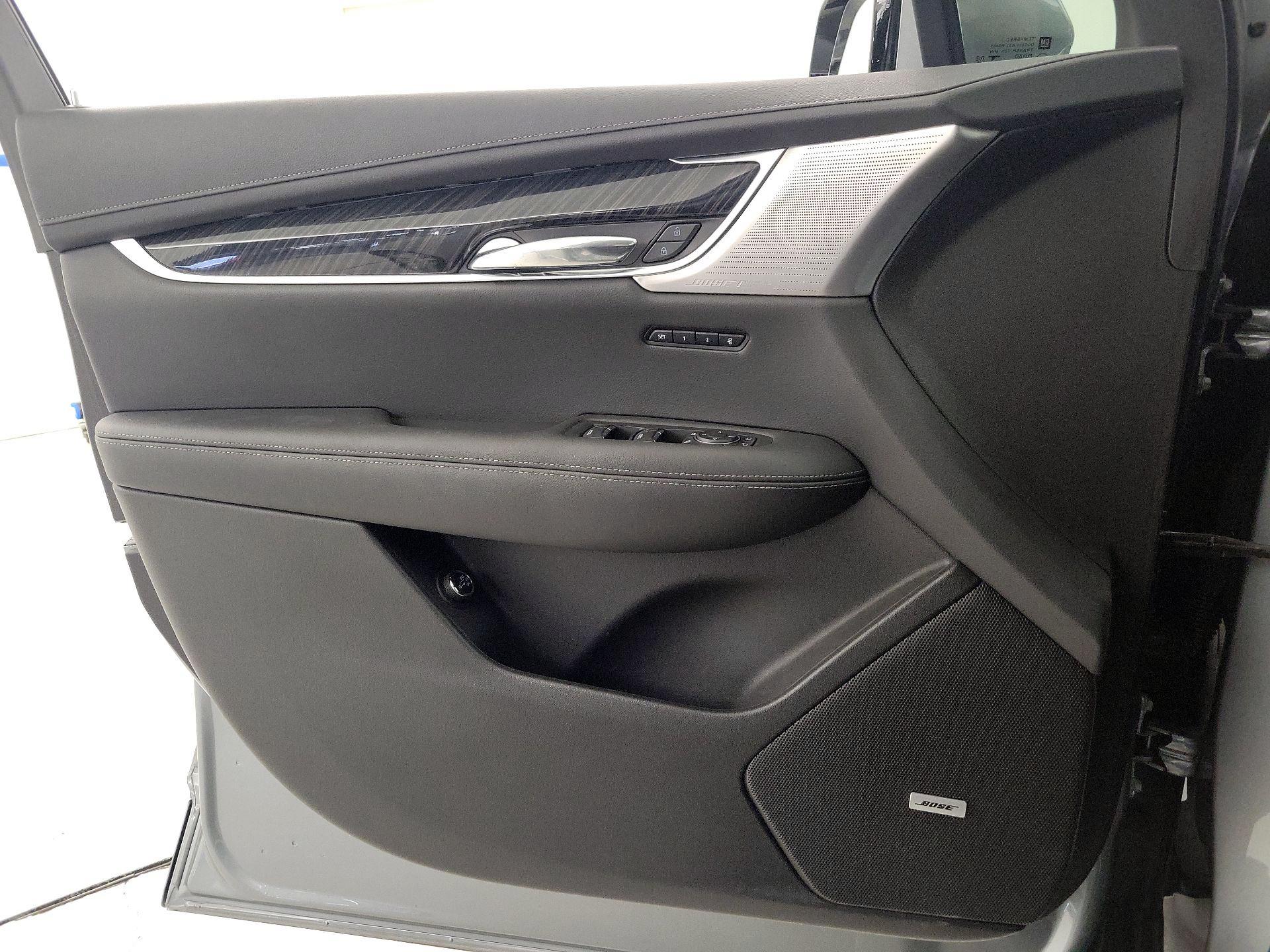 Thumbnail: 2023 Cadillac XT6 - 12