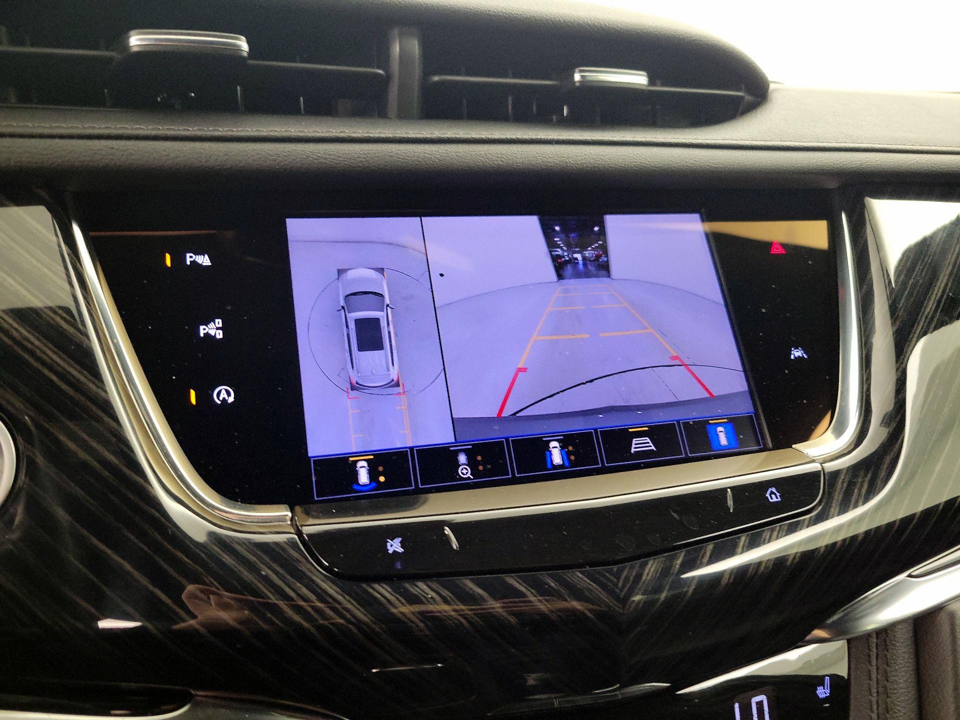Thumbnail: 2023 Cadillac XT6 - 14