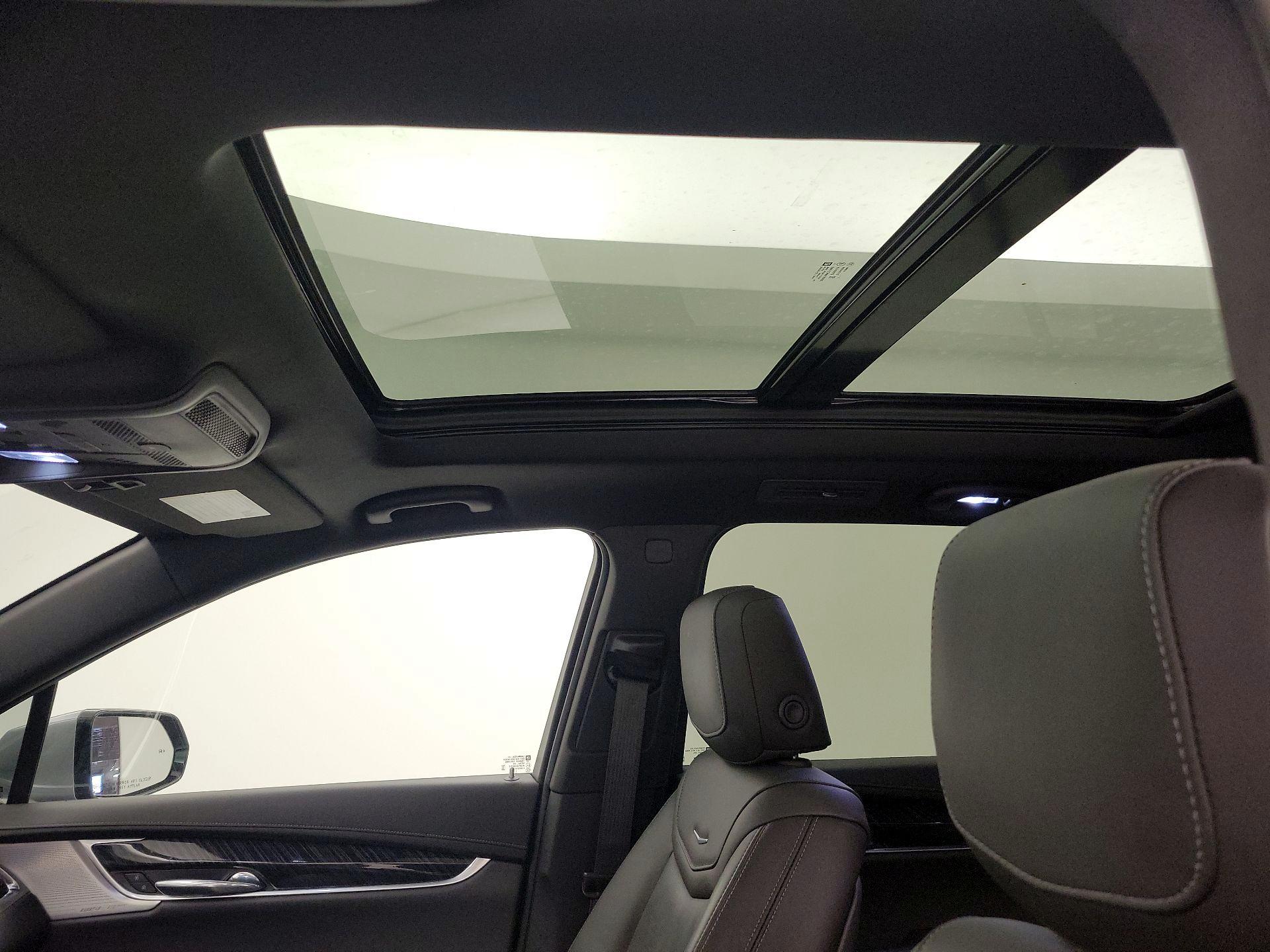 Thumbnail: 2023 Cadillac XT6 - 18