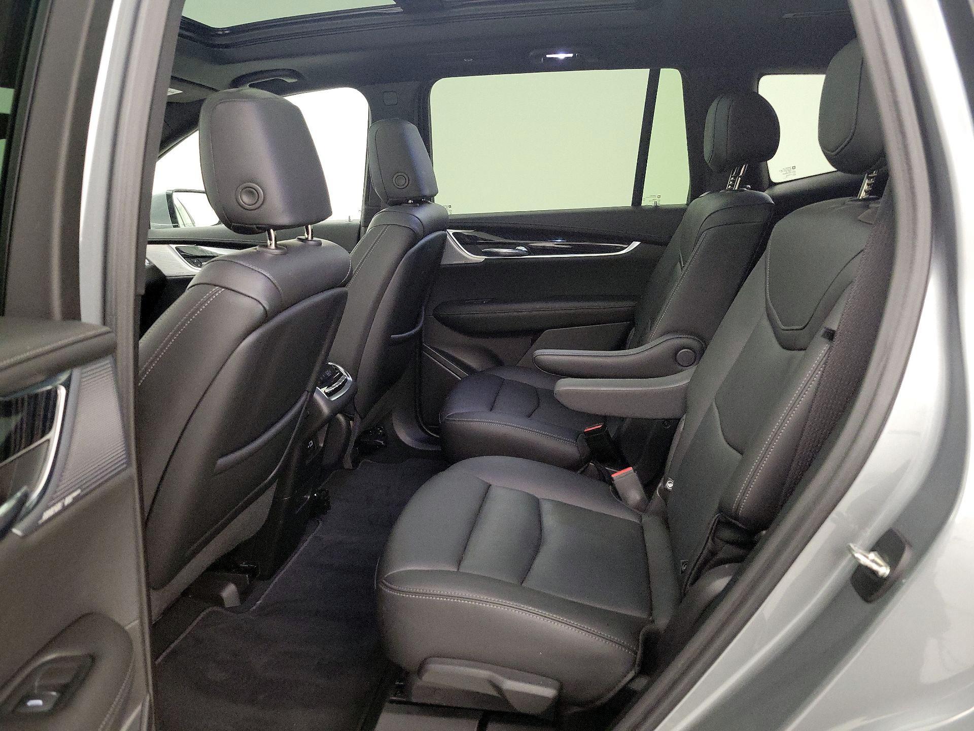 Thumbnail: 2023 Cadillac XT6 - 19