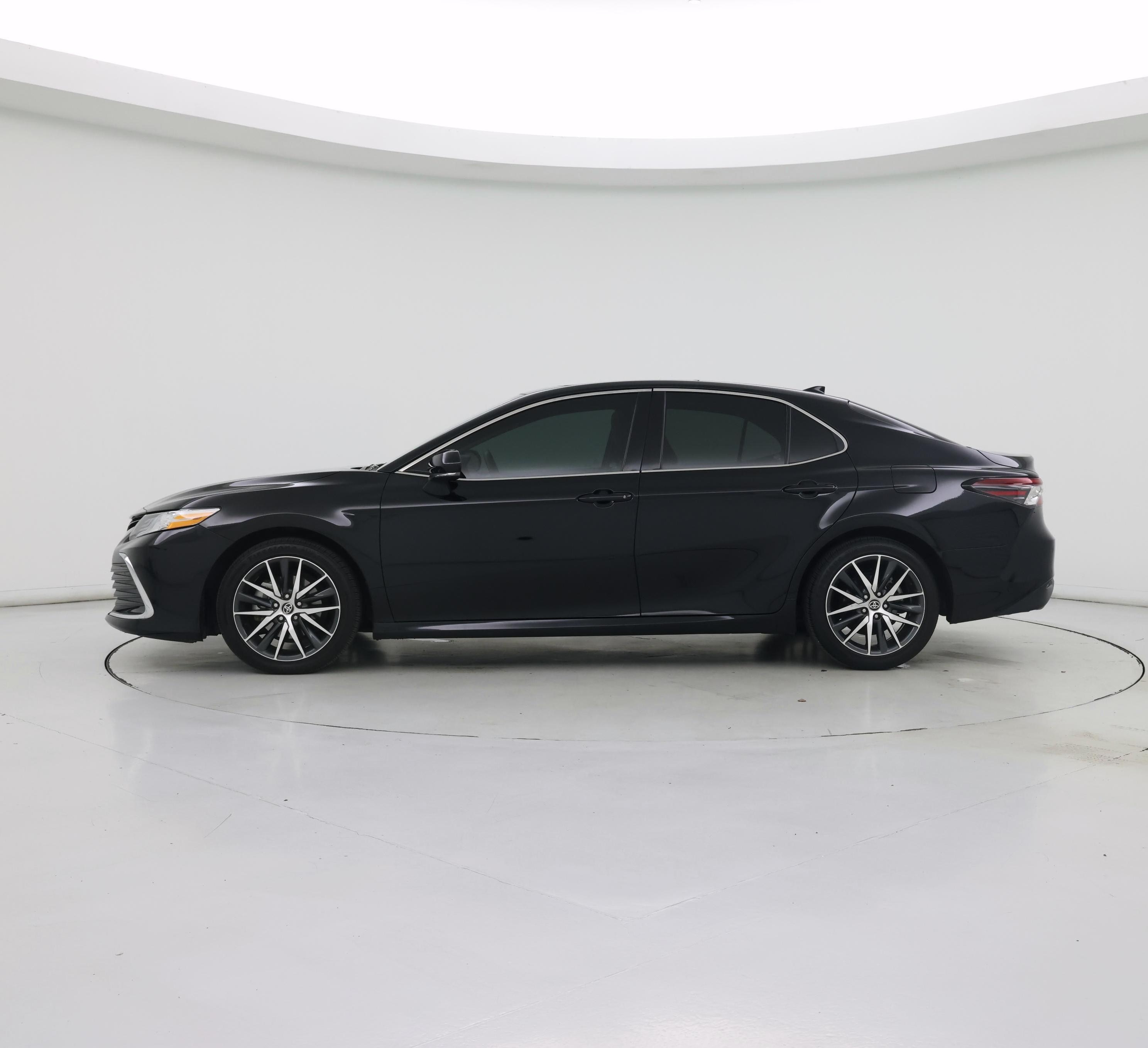 Thumbnail: 2022 Toyota Camry - 3
