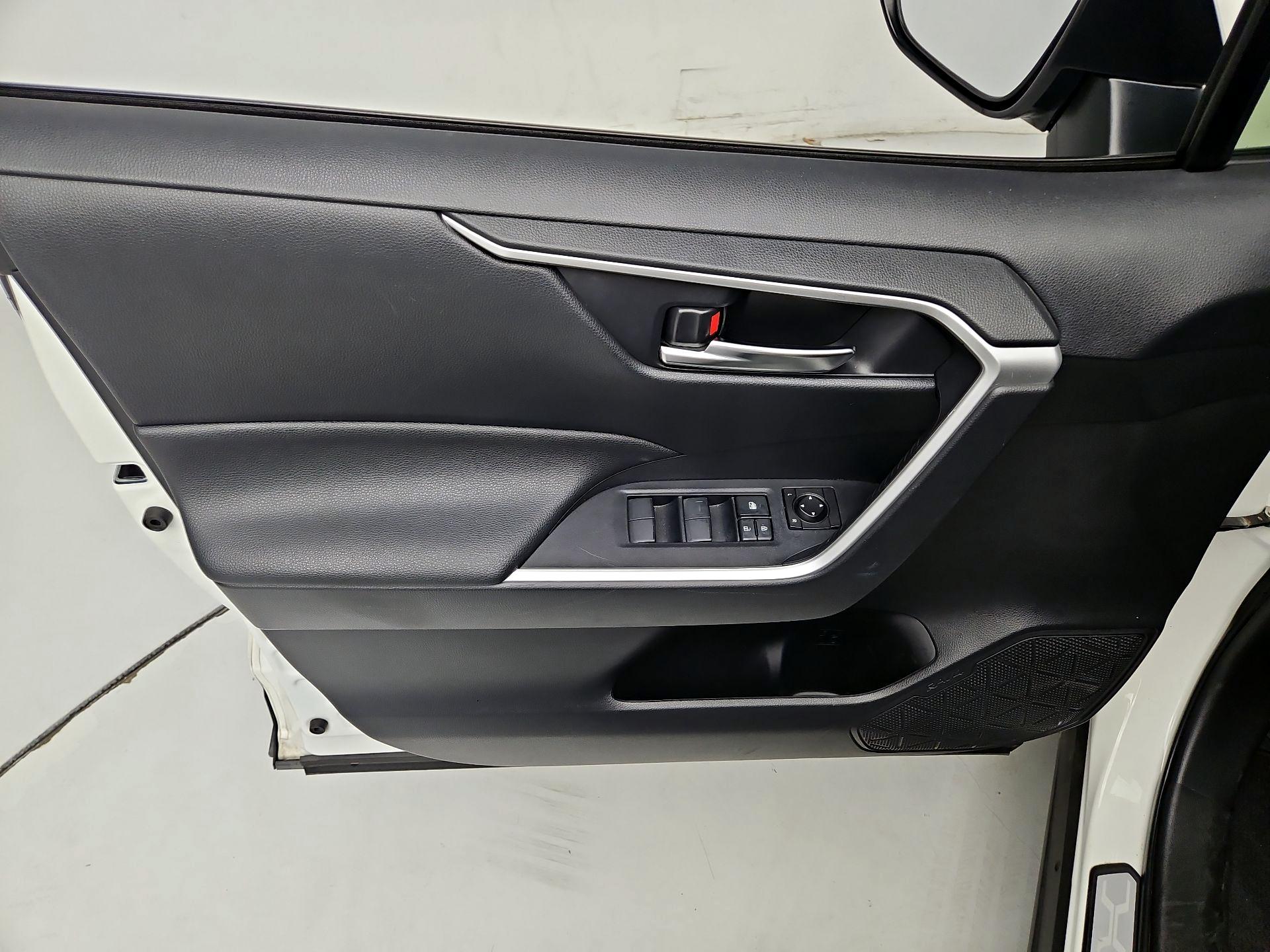 Thumbnail: 2021 Toyota RAV4 - 12