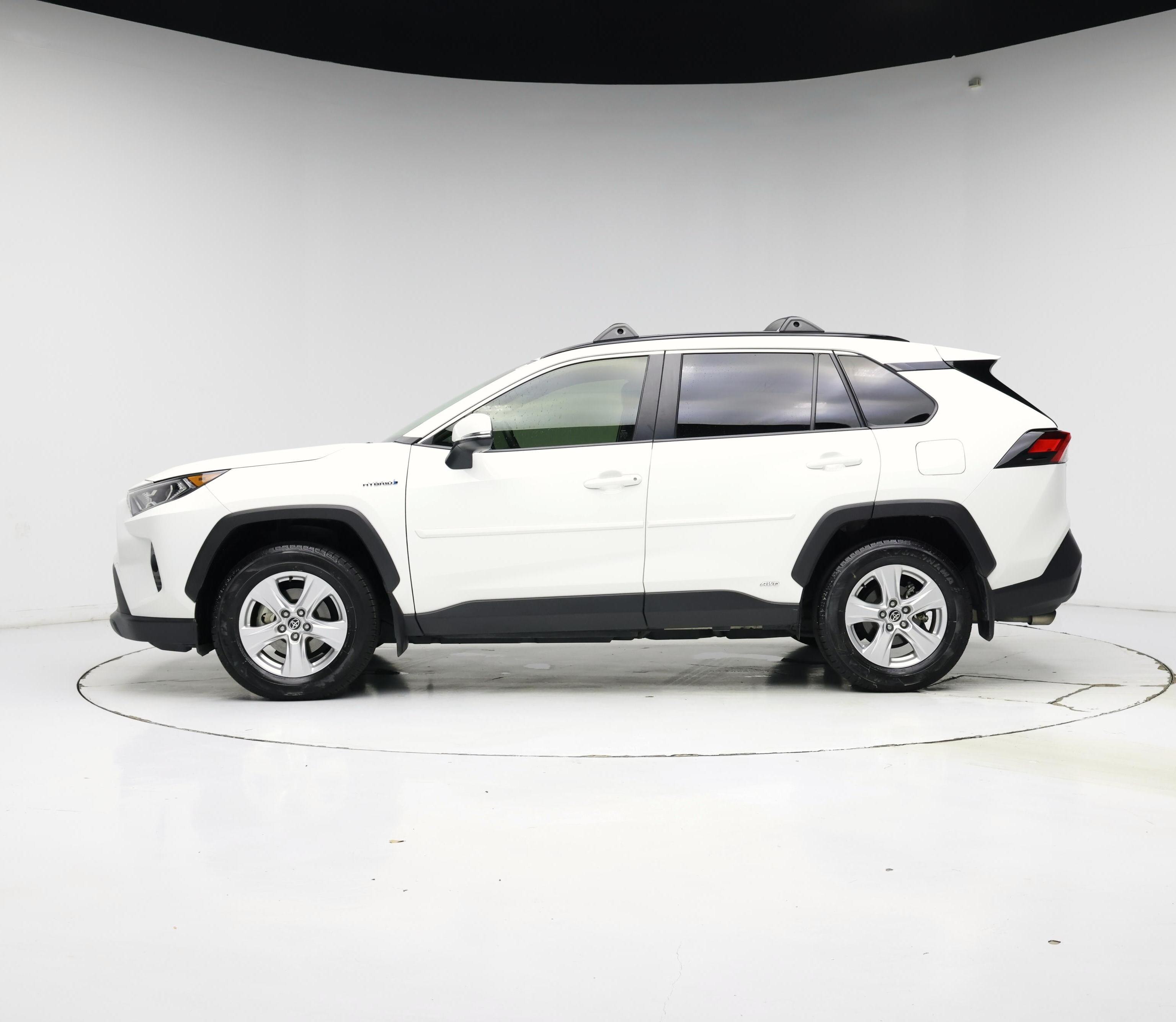 Thumbnail: 2021 Toyota RAV4 - 3