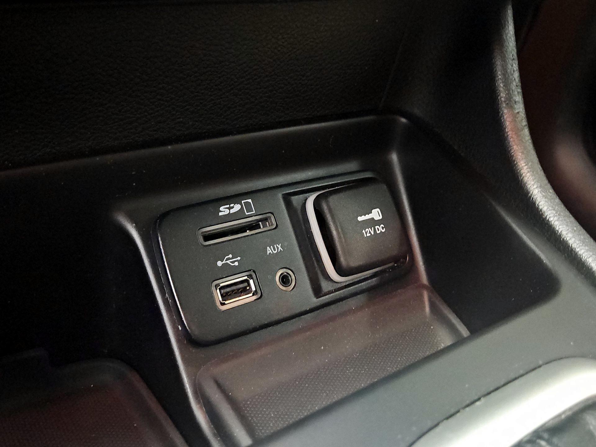 Thumbnail: 2015 Jeep Cherokee - 18