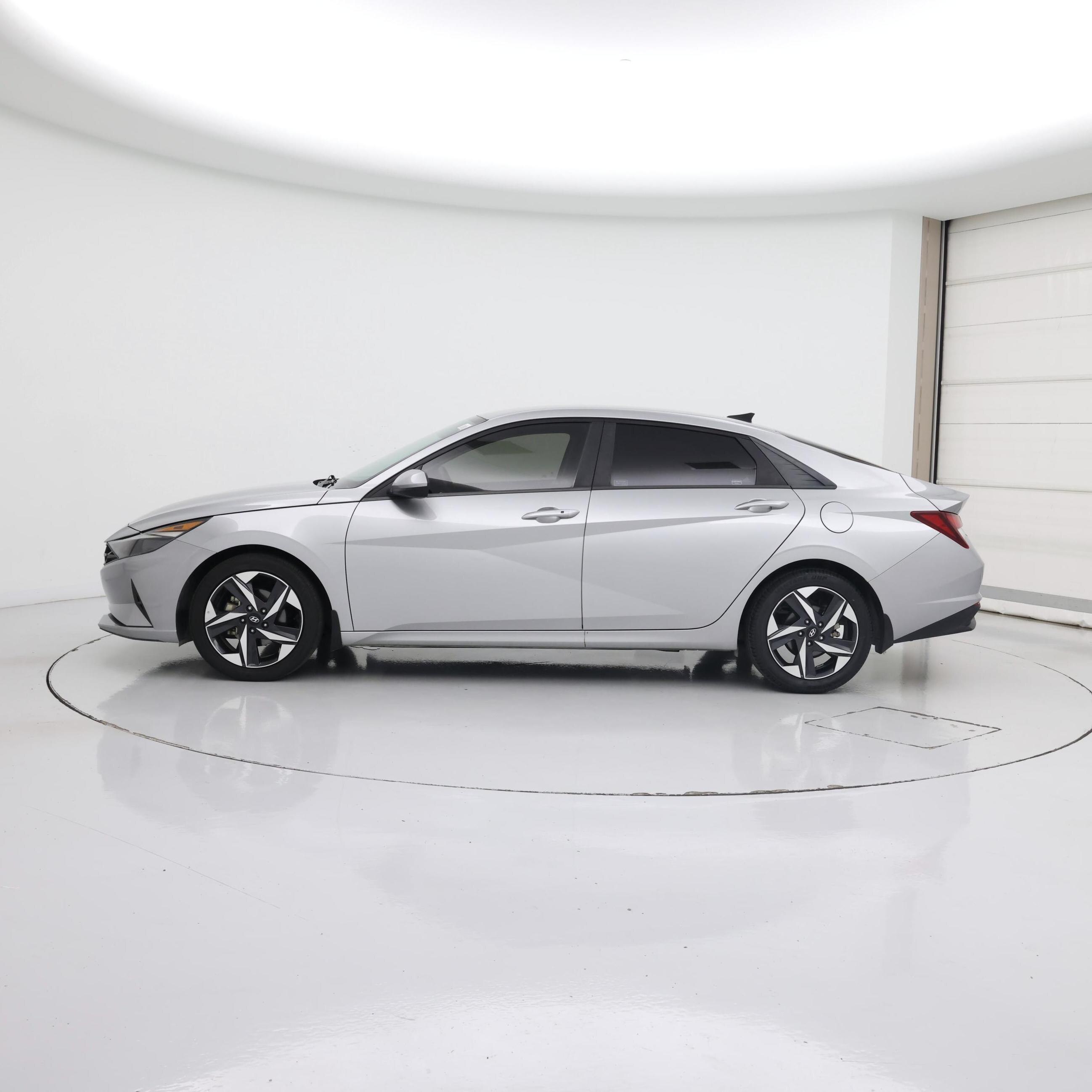Thumbnail: 2023 Hyundai Elantra - 3