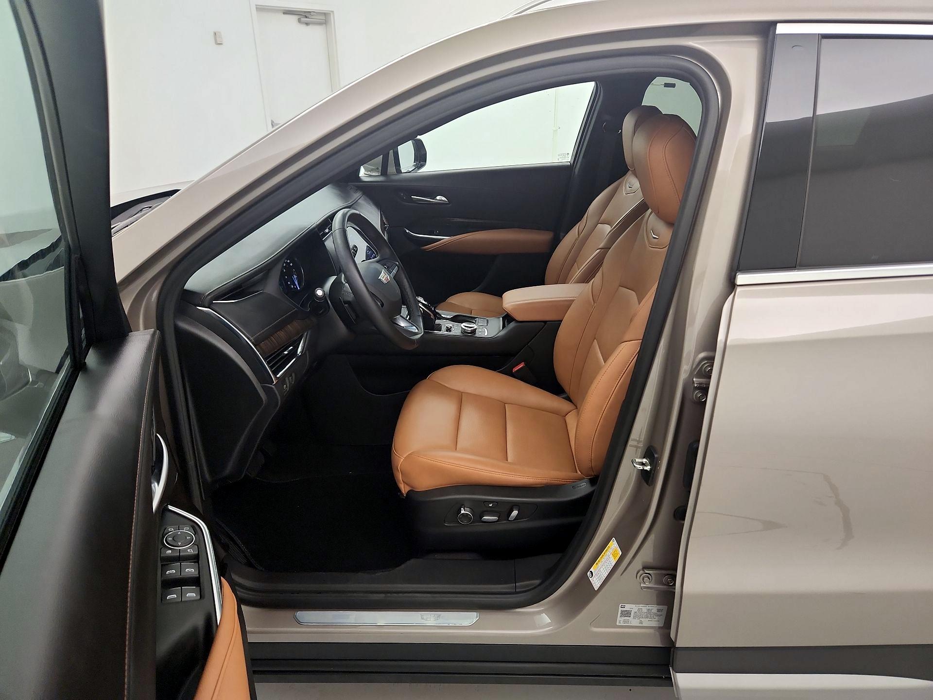 Thumbnail: 2023 Cadillac XT4 - 11