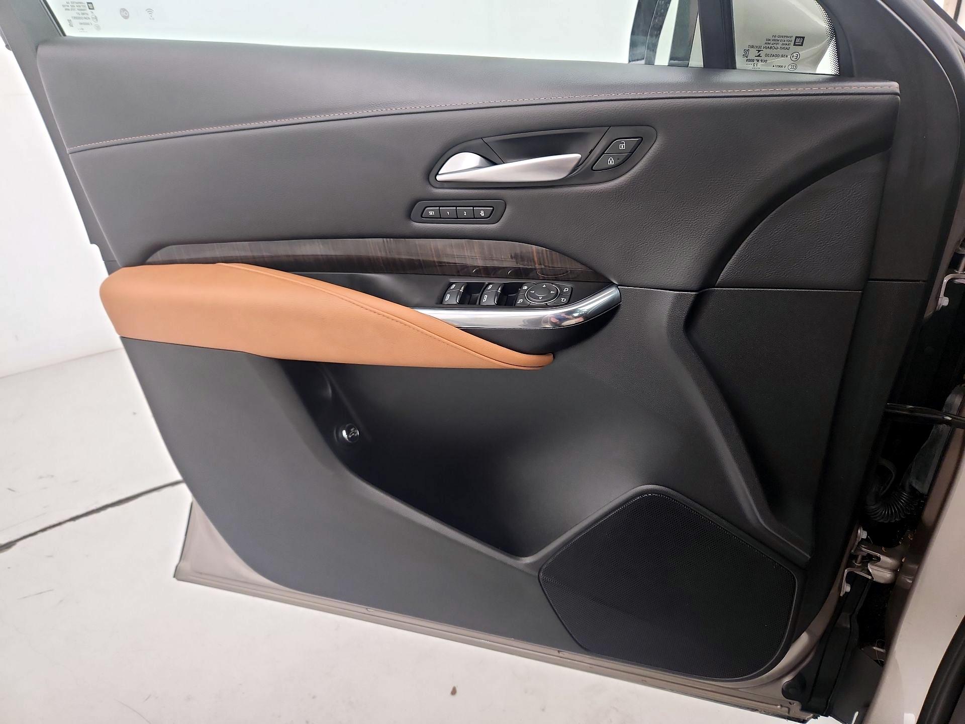 Thumbnail: 2023 Cadillac XT4 - 12