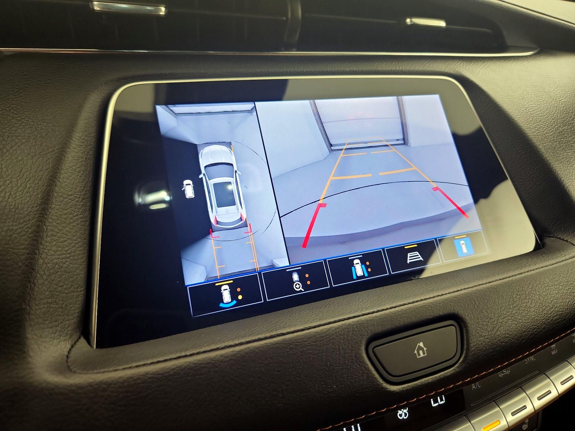 Thumbnail: 2023 Cadillac XT4 - 14
