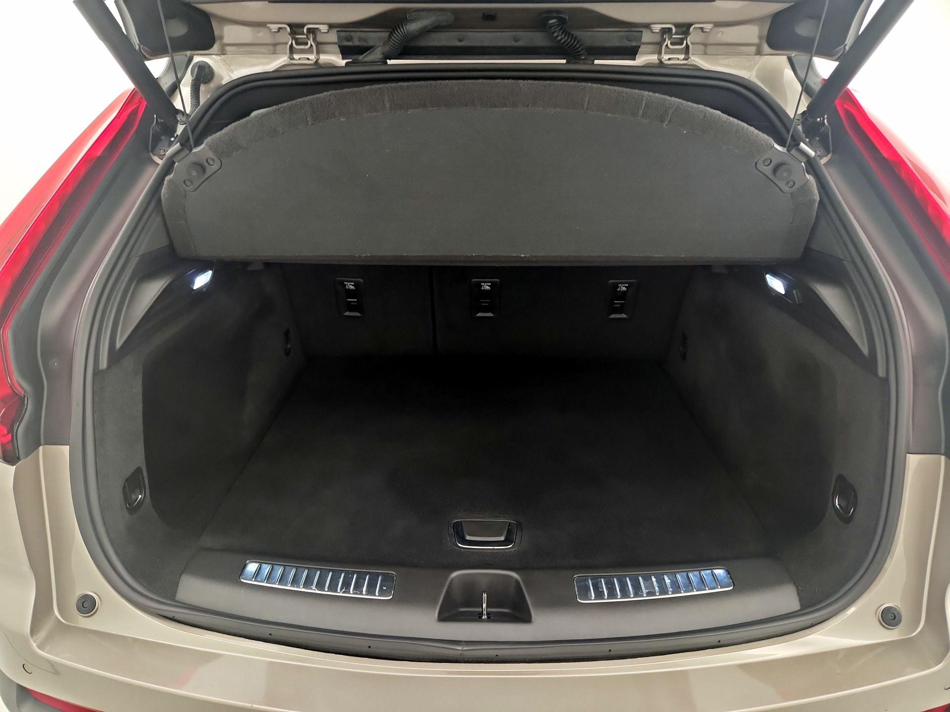 Thumbnail: 2023 Cadillac XT4 - 20