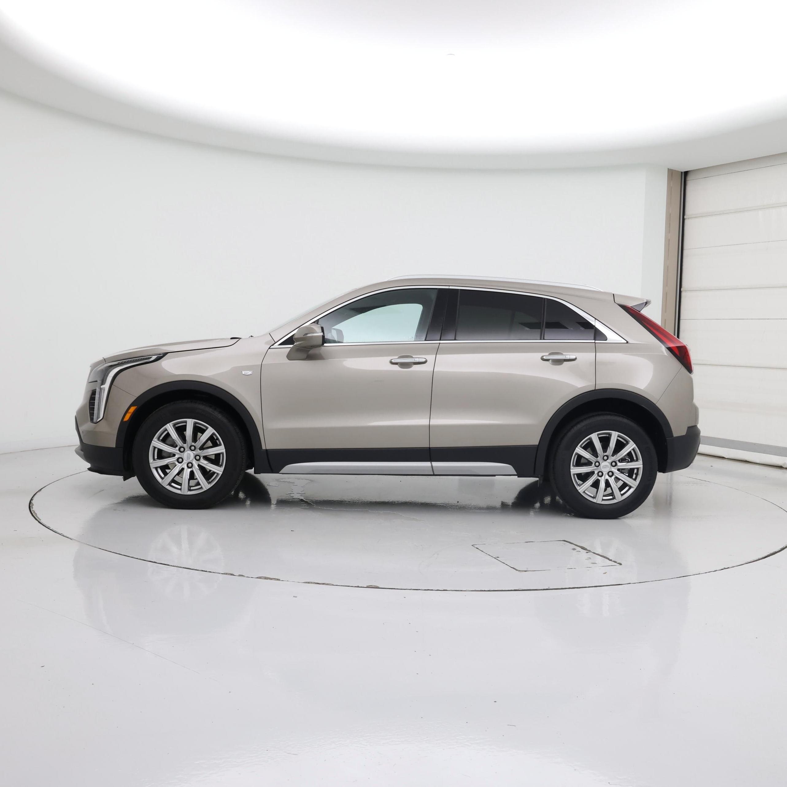 Thumbnail: 2023 Cadillac XT4 - 3