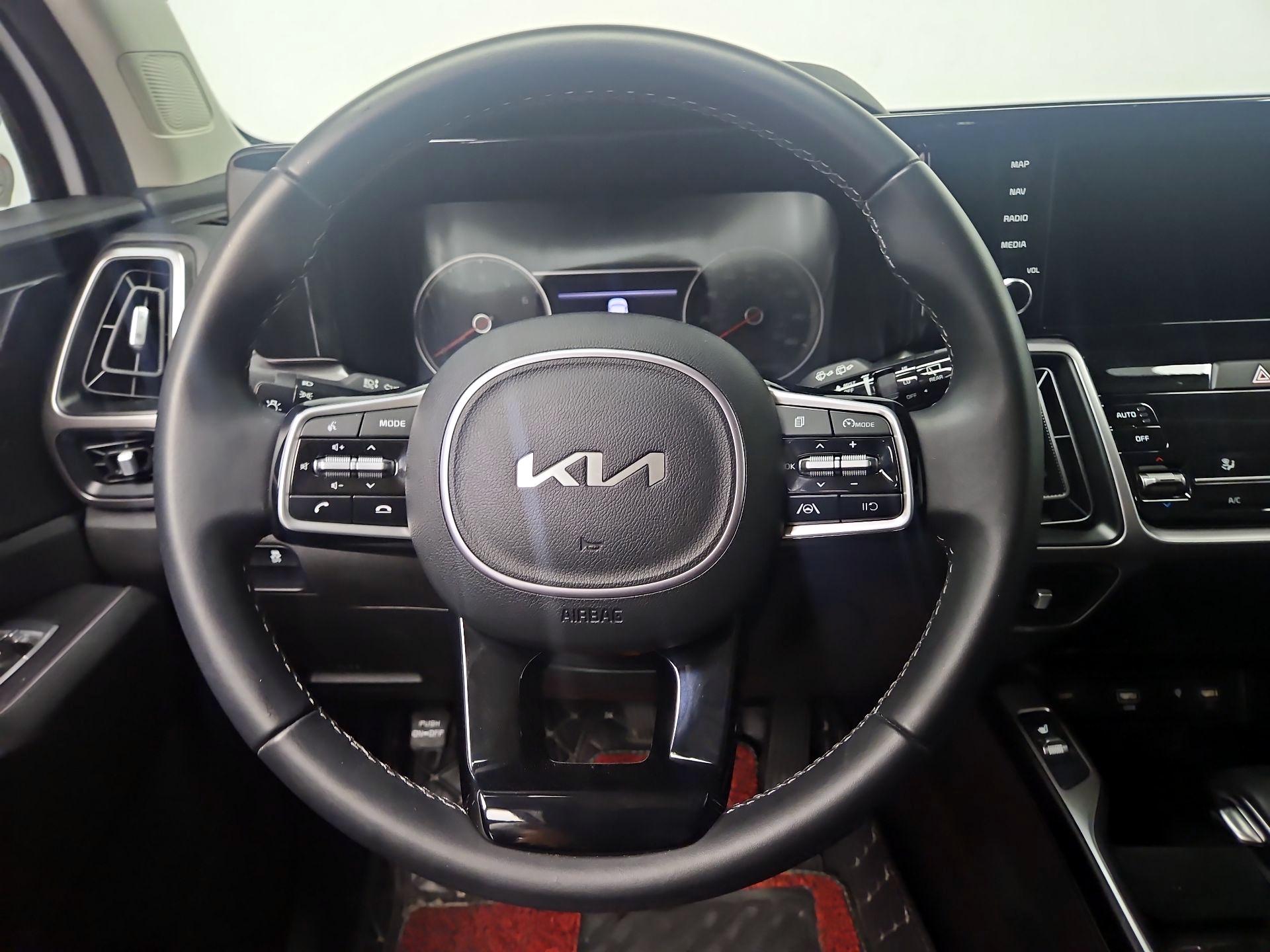 Thumbnail: 2023 Kia Sorento - 10