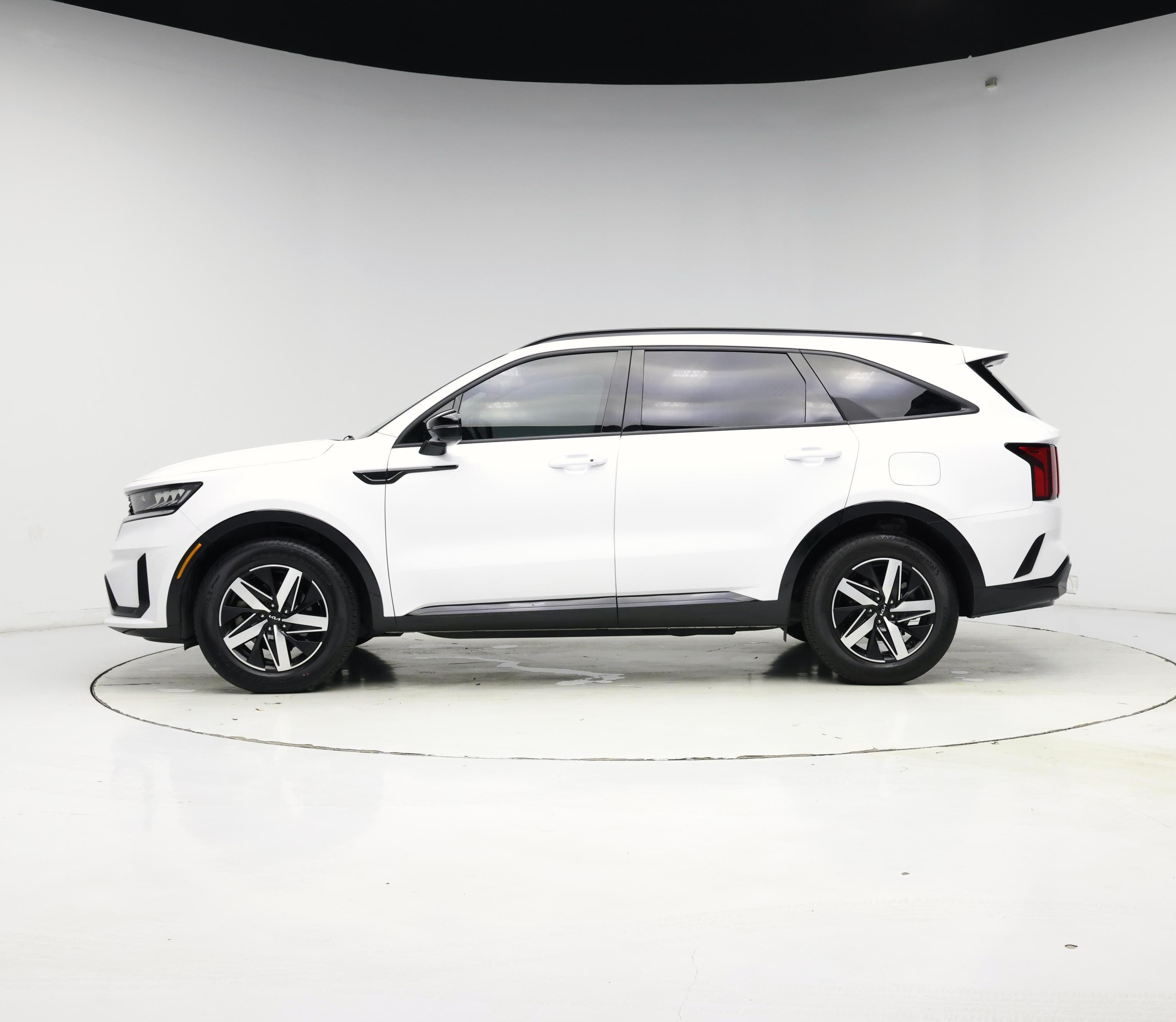 Thumbnail: 2023 Kia Sorento - 3