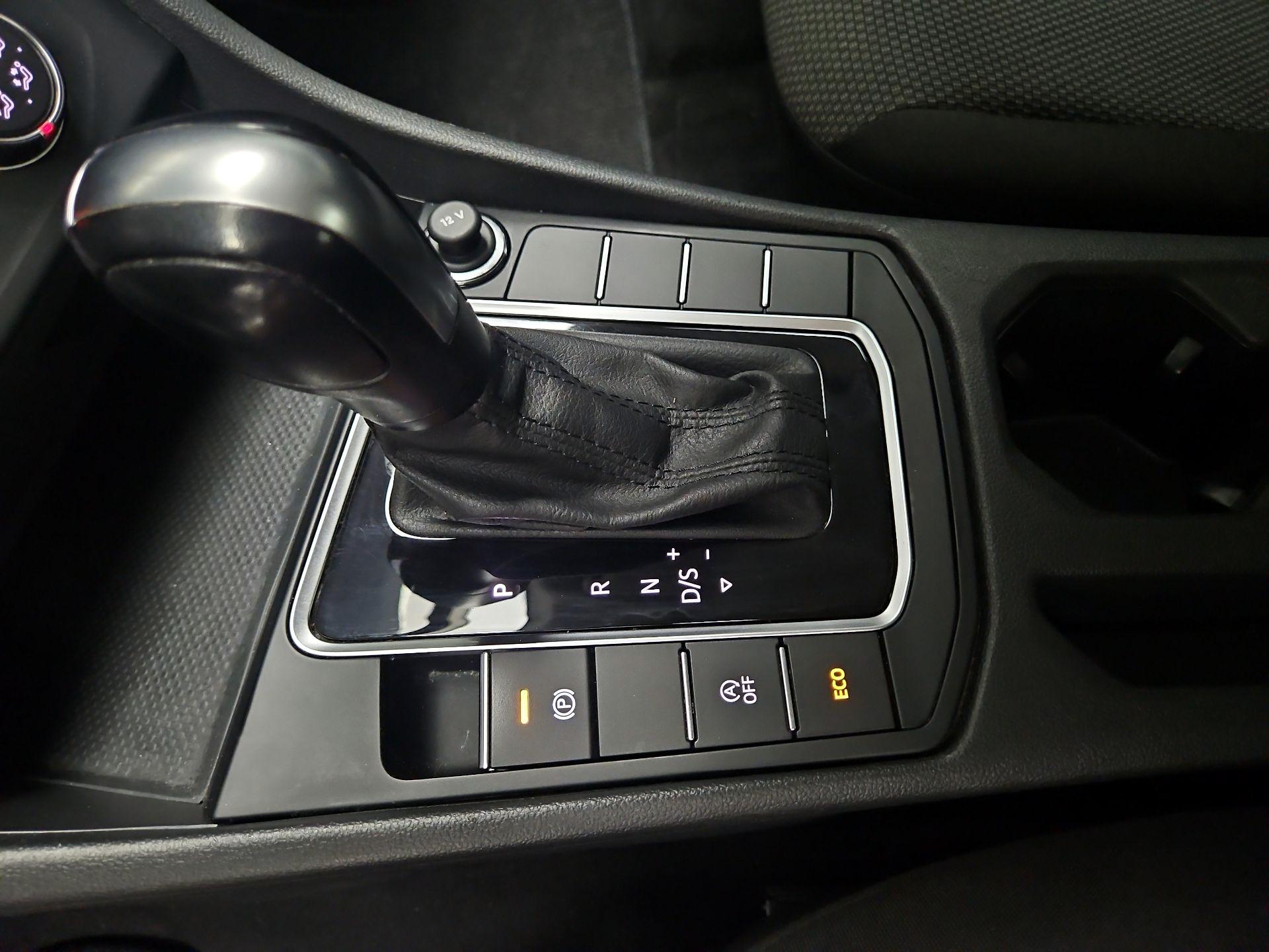 Thumbnail: 2019 Volkswagen Jetta - 17