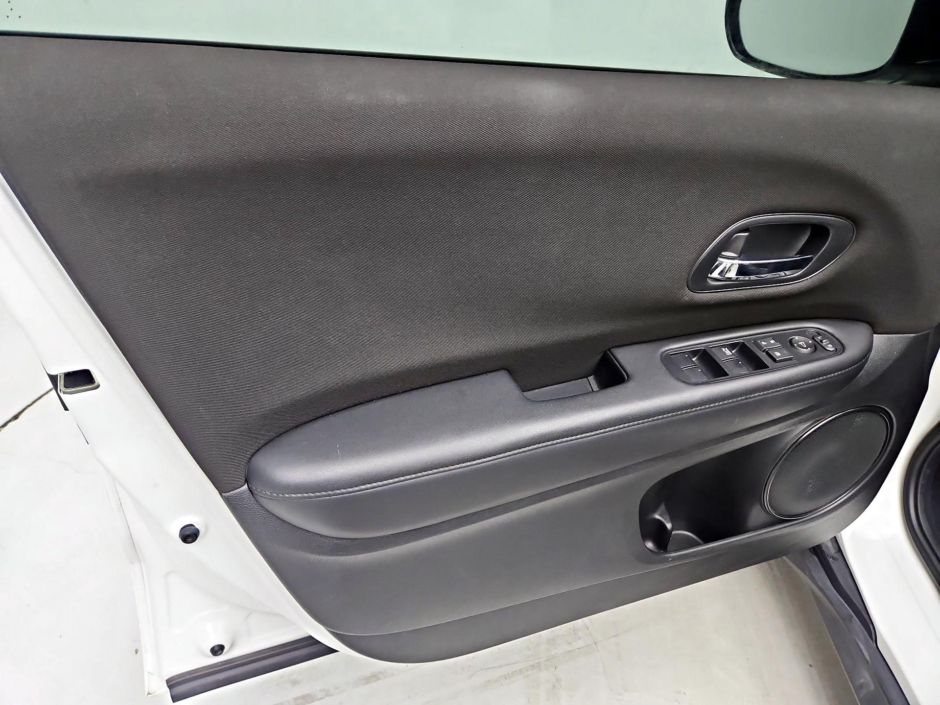 Thumbnail: 2017 Honda HR-V - 12