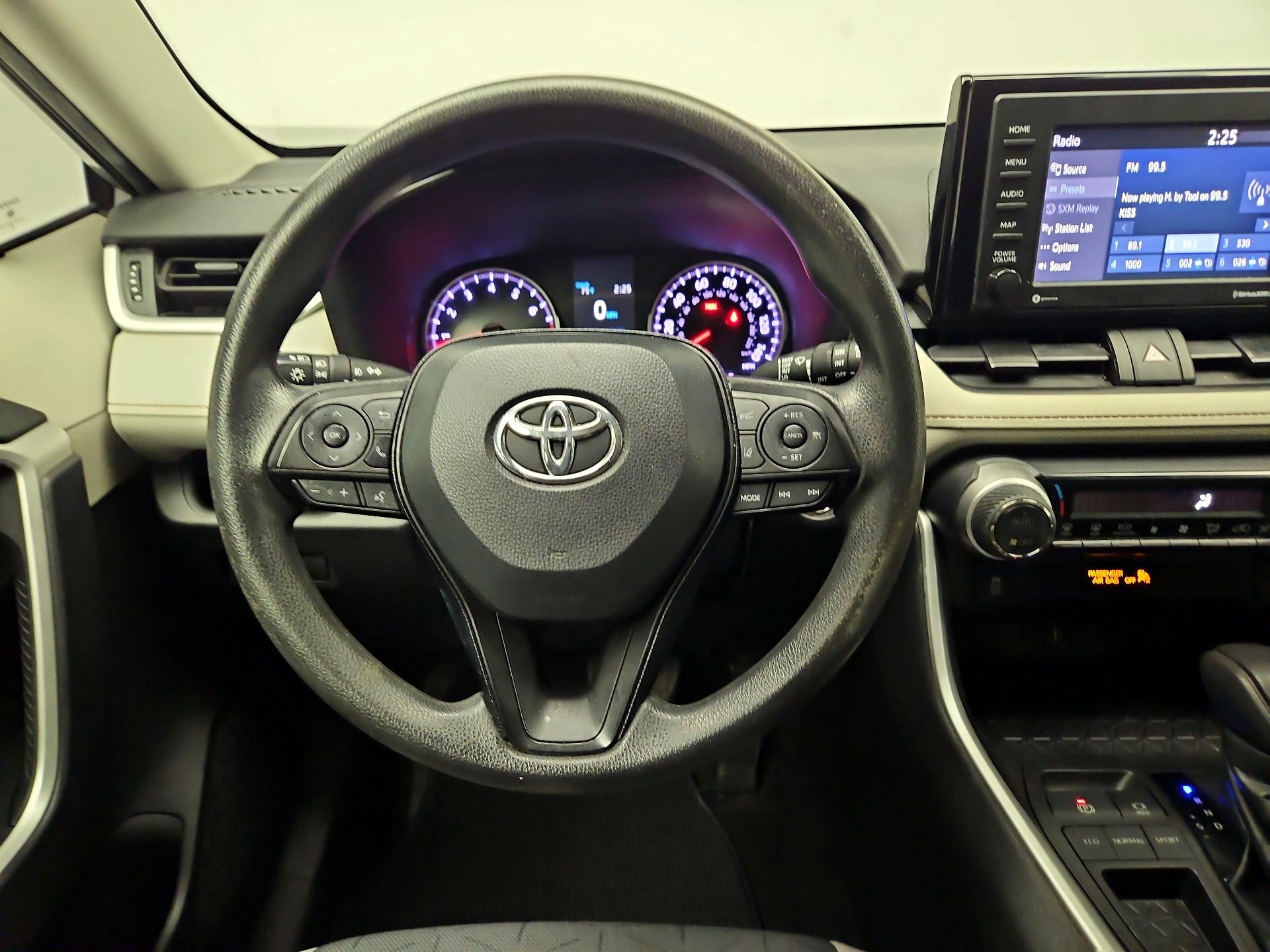 Thumbnail: 2021 Toyota RAV4 - 10