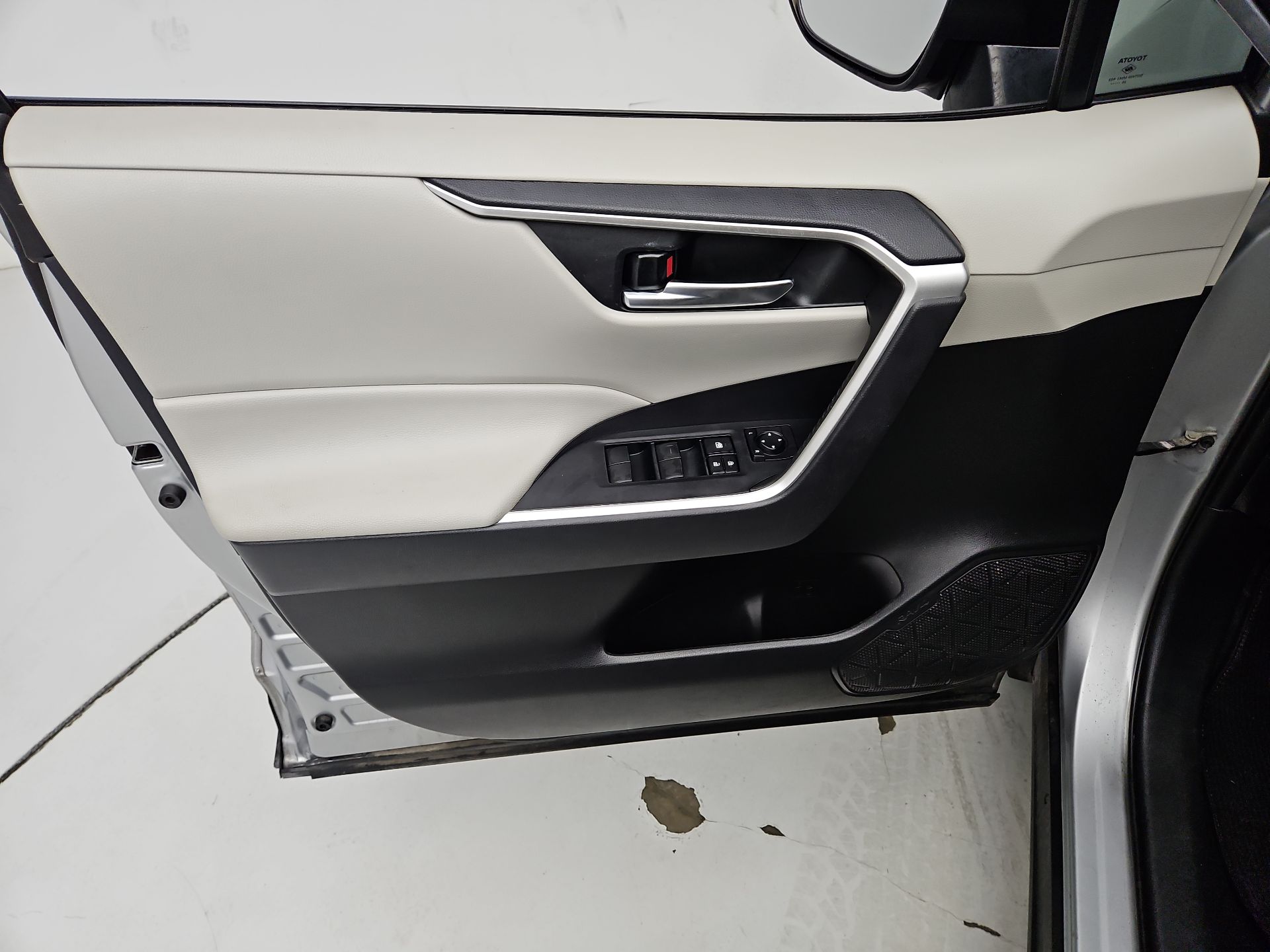 Thumbnail: 2021 Toyota RAV4 - 12
