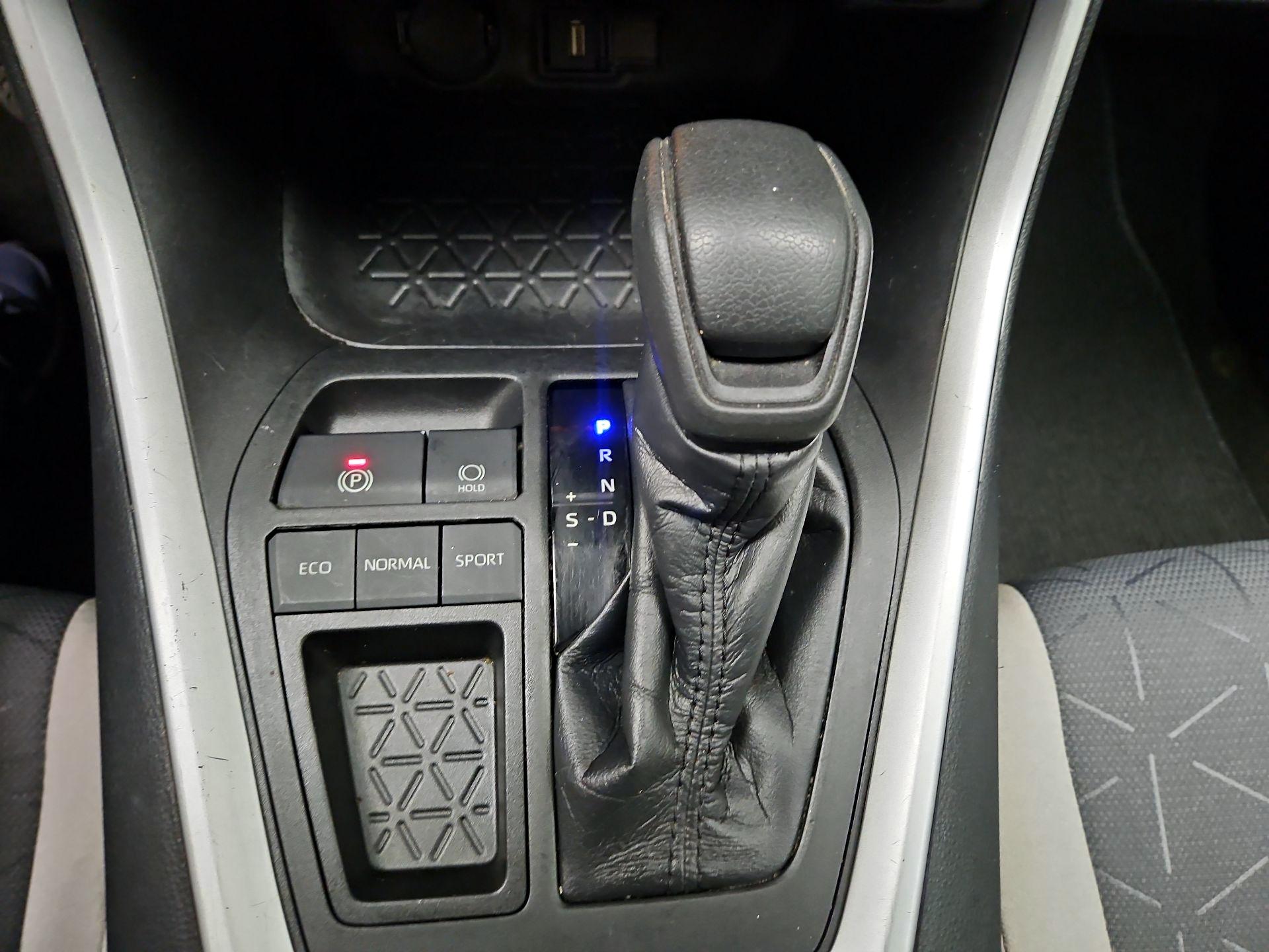 Thumbnail: 2021 Toyota RAV4 - 17