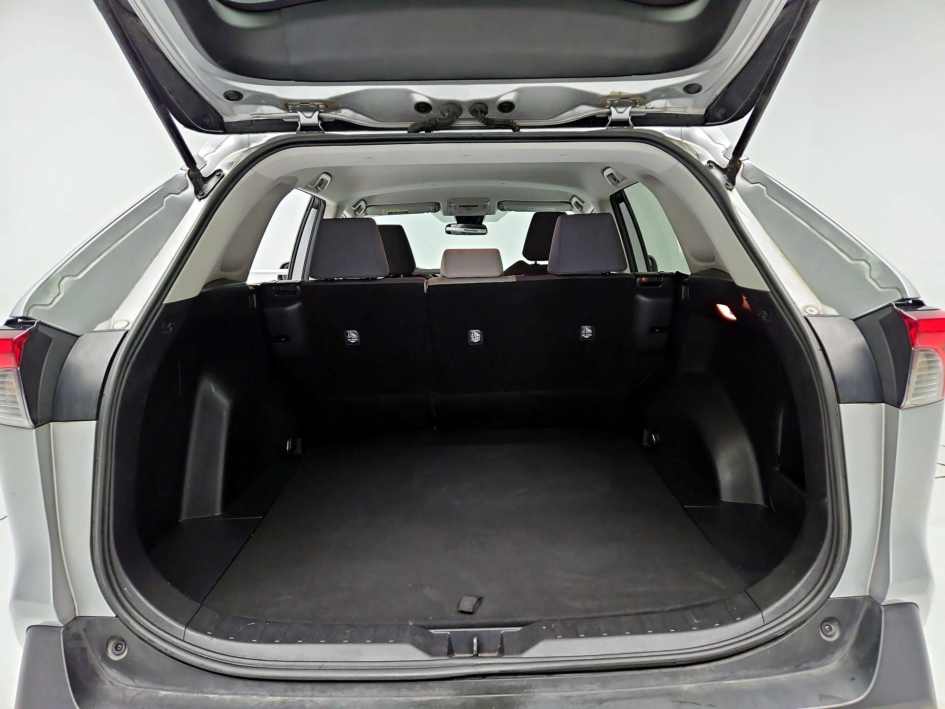 Thumbnail: 2021 Toyota RAV4 - 20