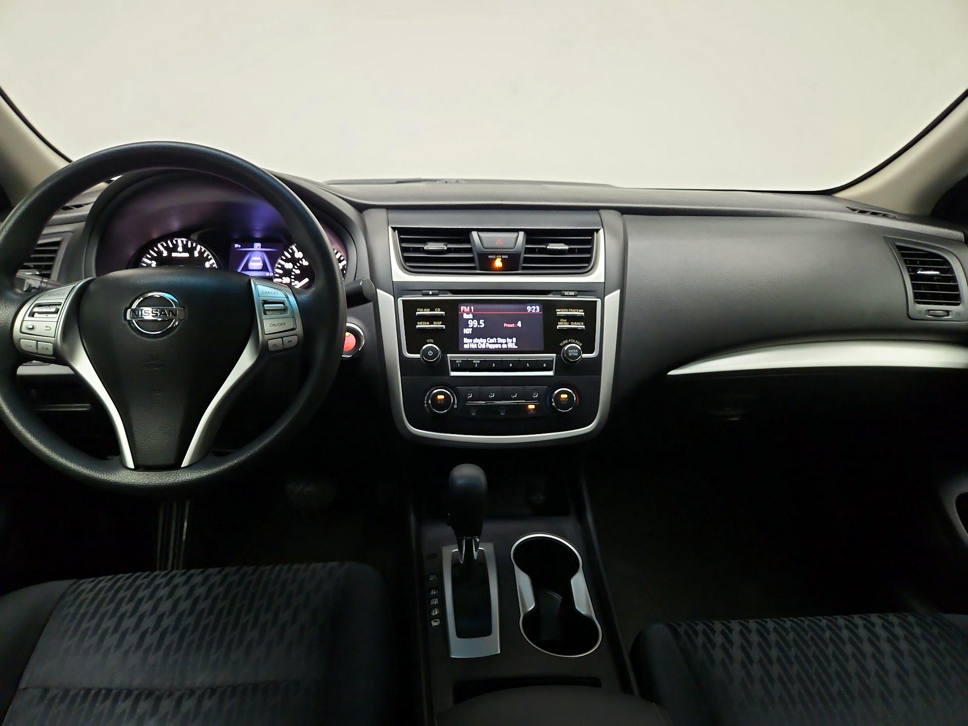 Thumbnail: 2017 Nissan Altima - 9