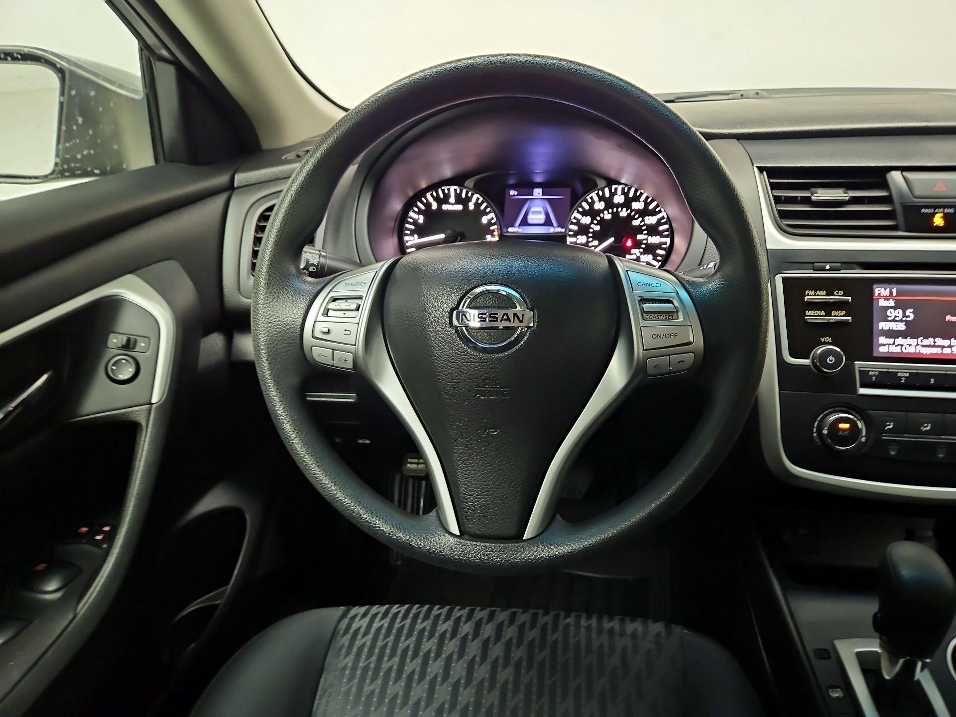 Thumbnail: 2017 Nissan Altima - 10