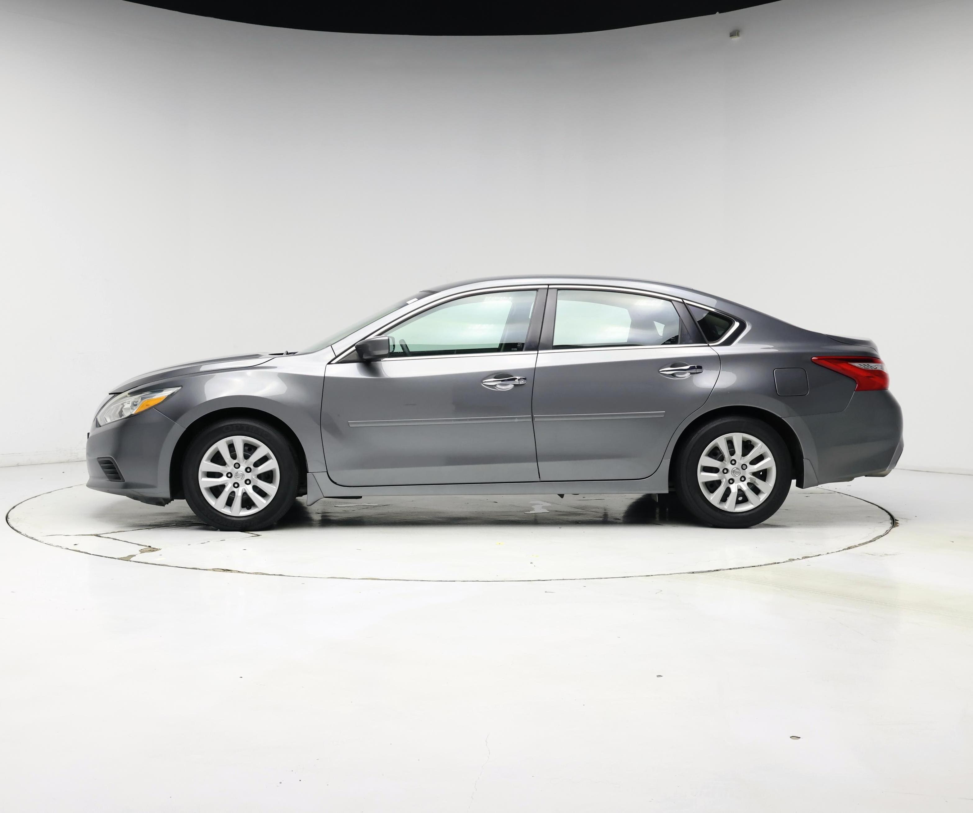 Thumbnail: 2017 Nissan Altima - 3