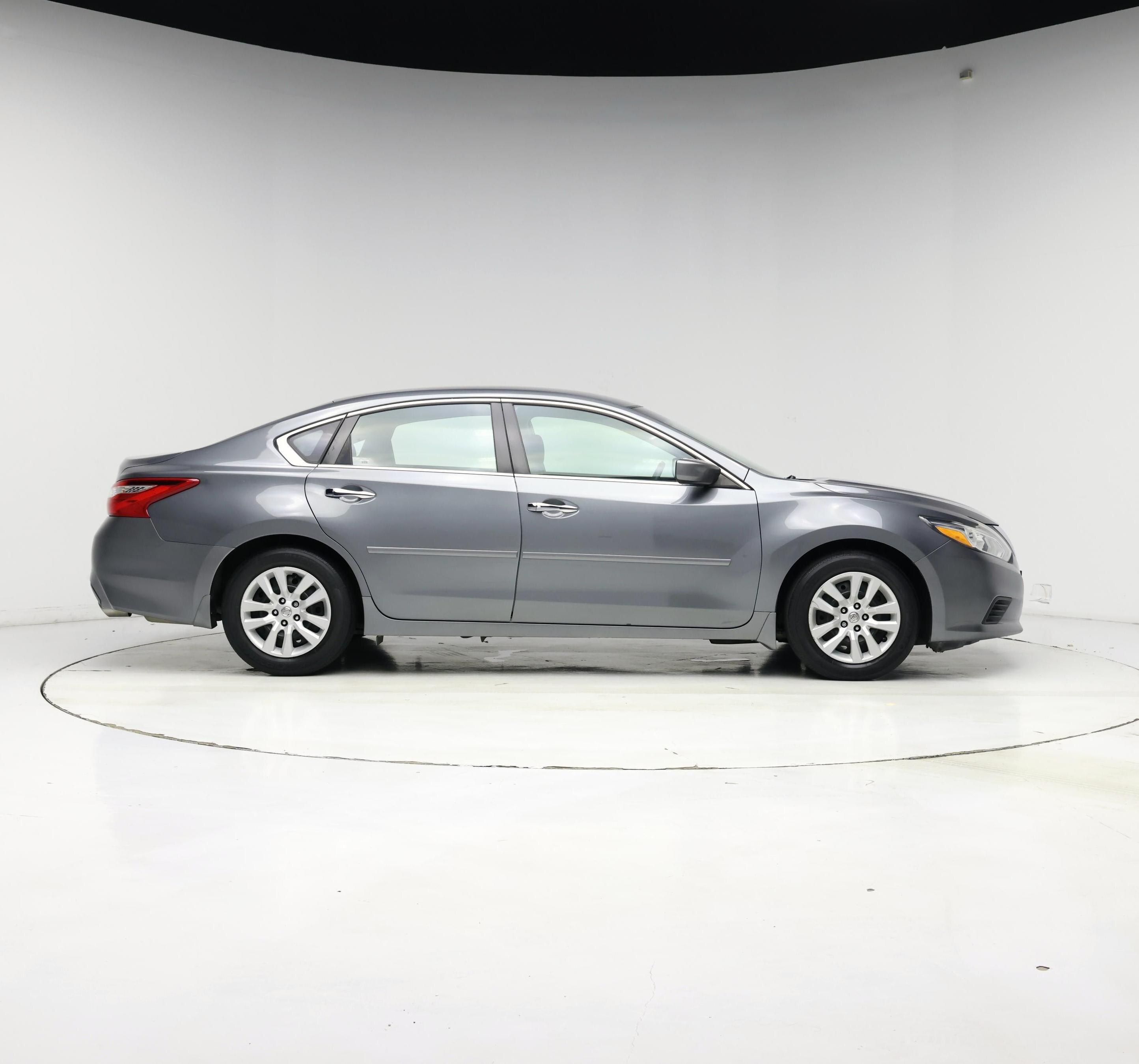 Thumbnail: 2017 Nissan Altima - 7