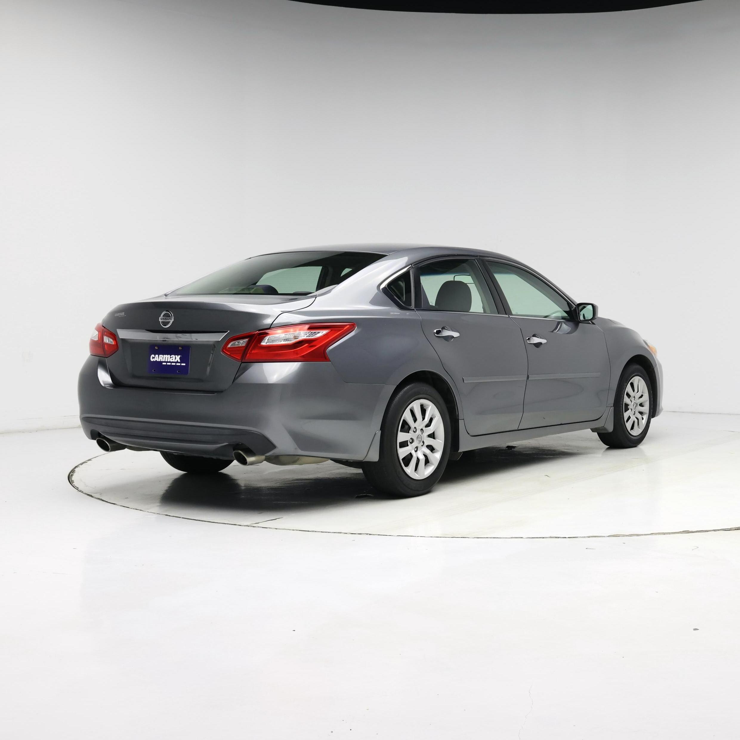 Thumbnail: 2017 Nissan Altima - 8
