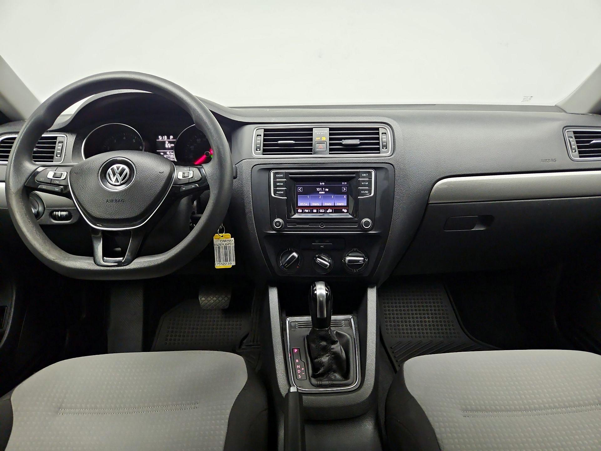 Thumbnail: 2017 Volkswagen Jetta - 9
