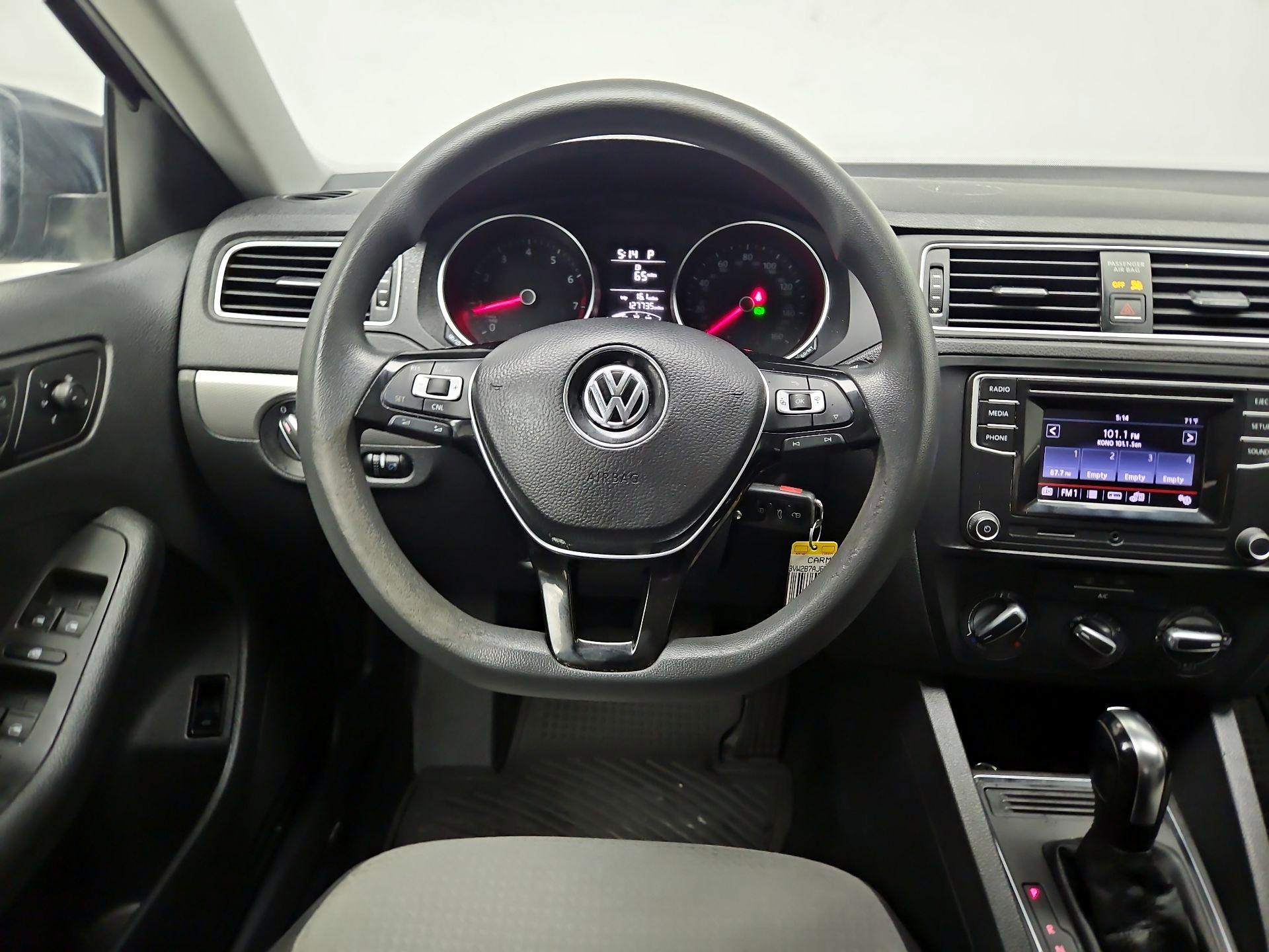 Thumbnail: 2017 Volkswagen Jetta - 10