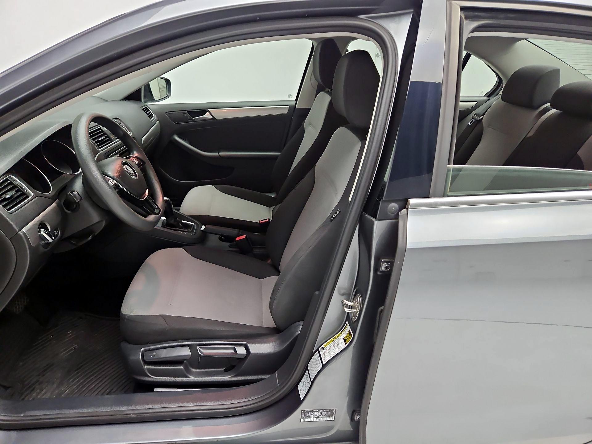 Thumbnail: 2017 Volkswagen Jetta - 11