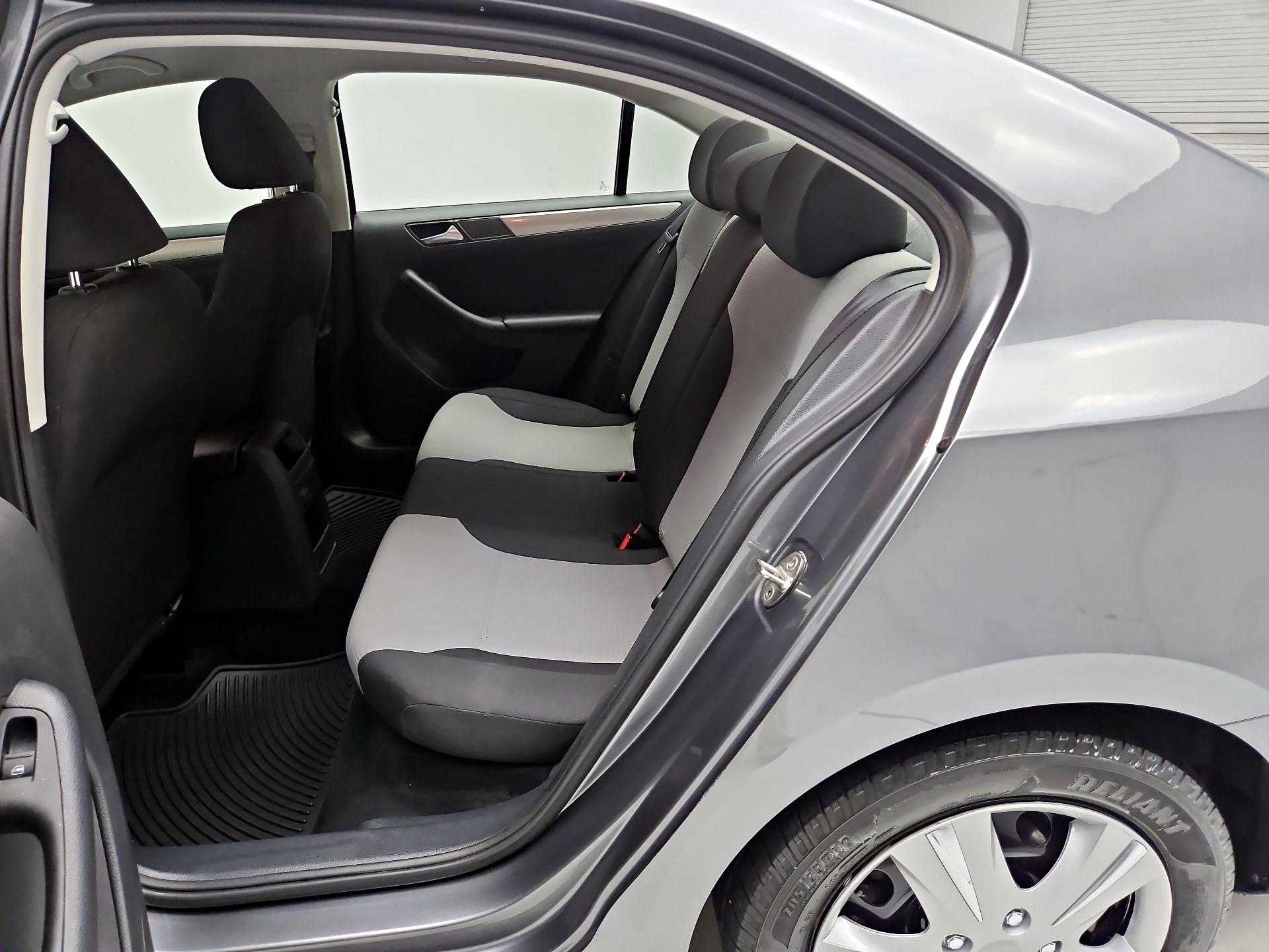 Thumbnail: 2017 Volkswagen Jetta - 19