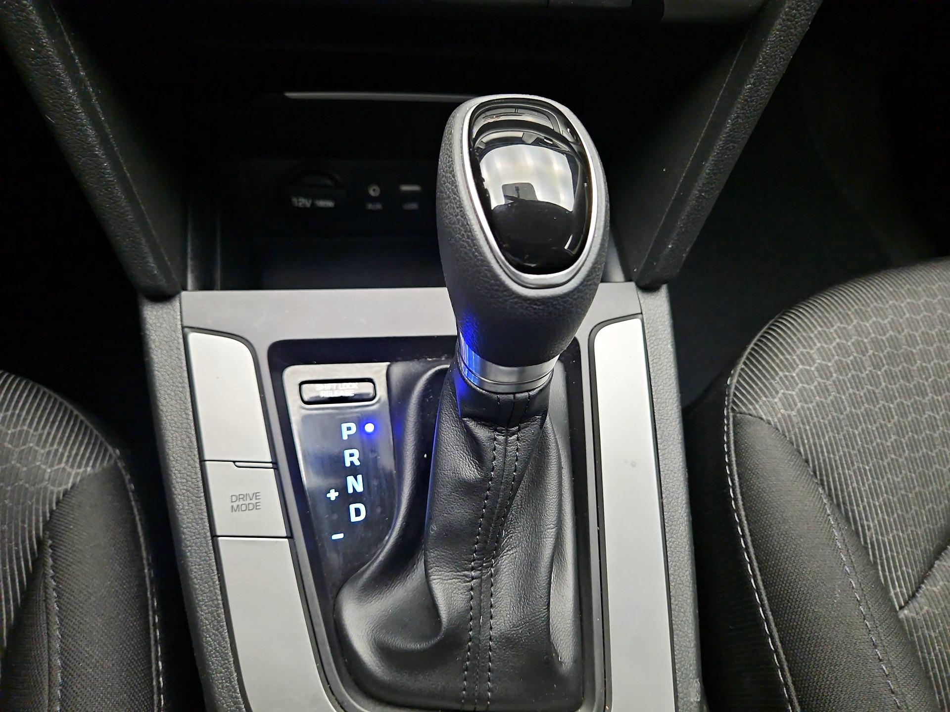 Thumbnail: 2018 Hyundai Elantra - 15