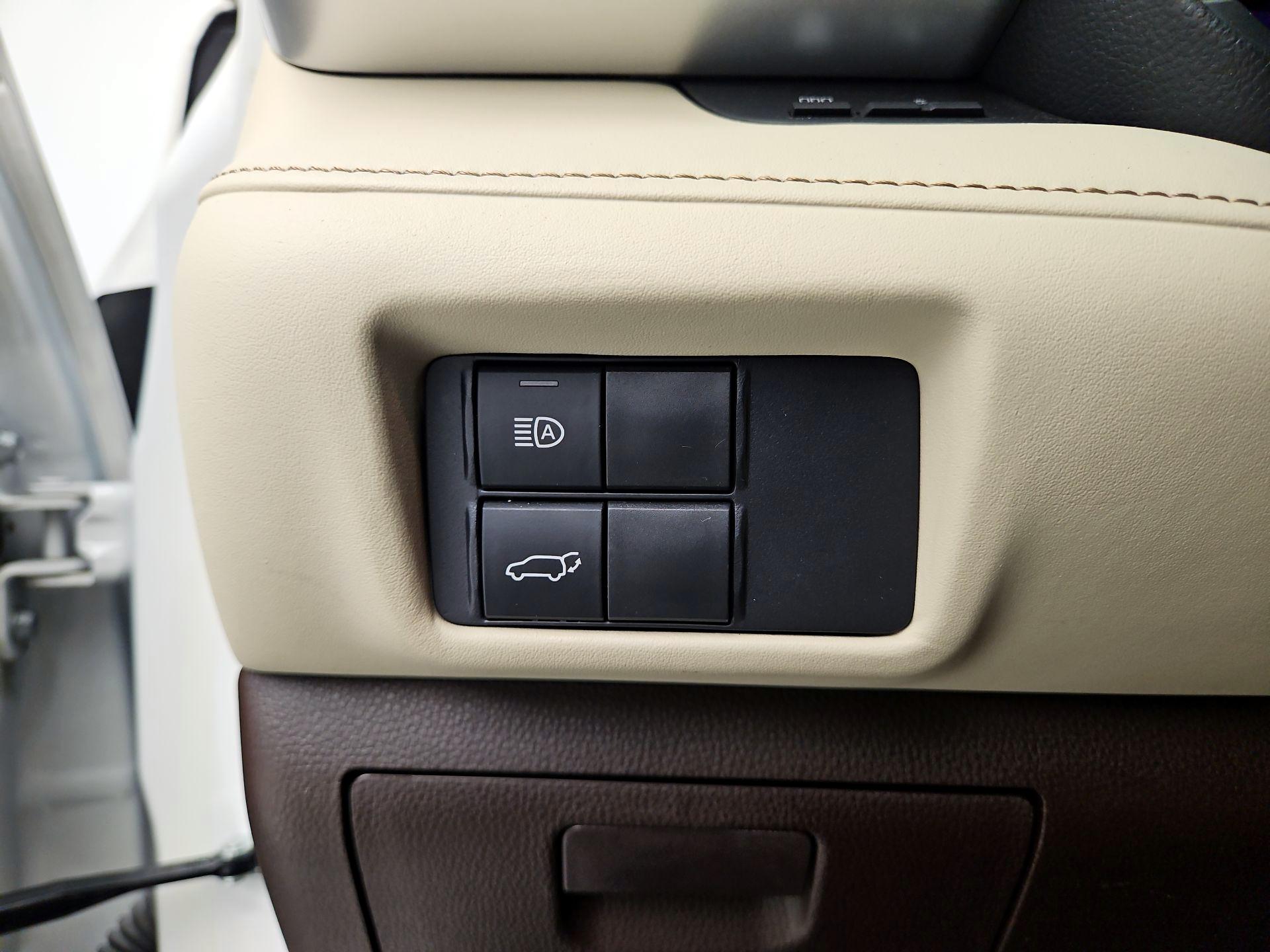 Thumbnail: 2021 Toyota Highlander - 13