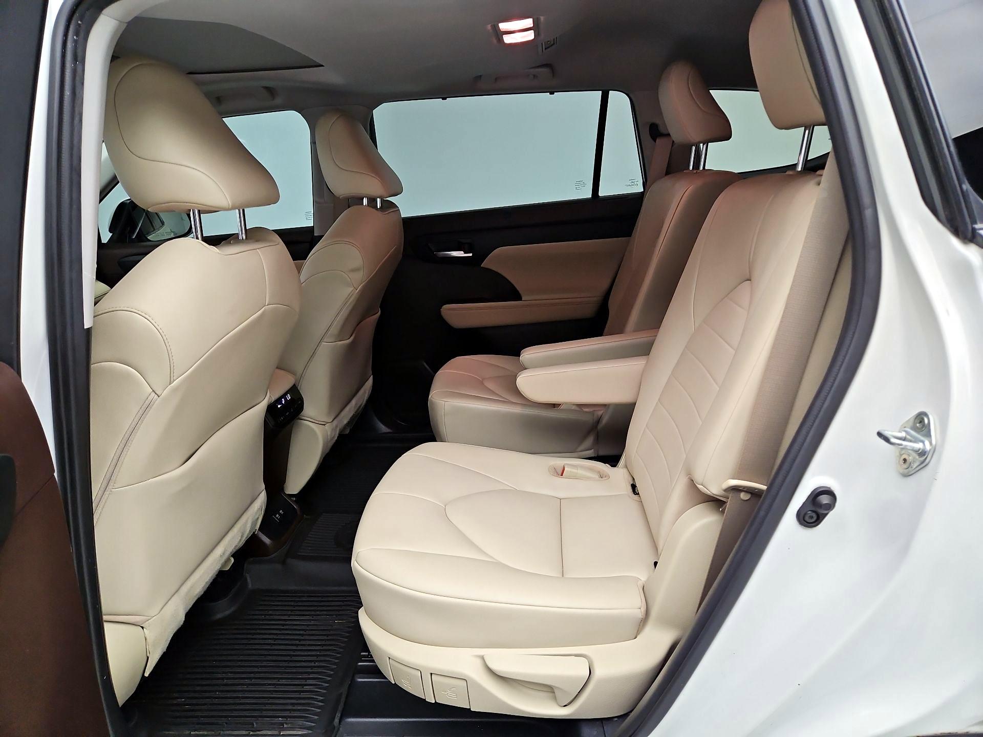 Thumbnail: 2021 Toyota Highlander - 20
