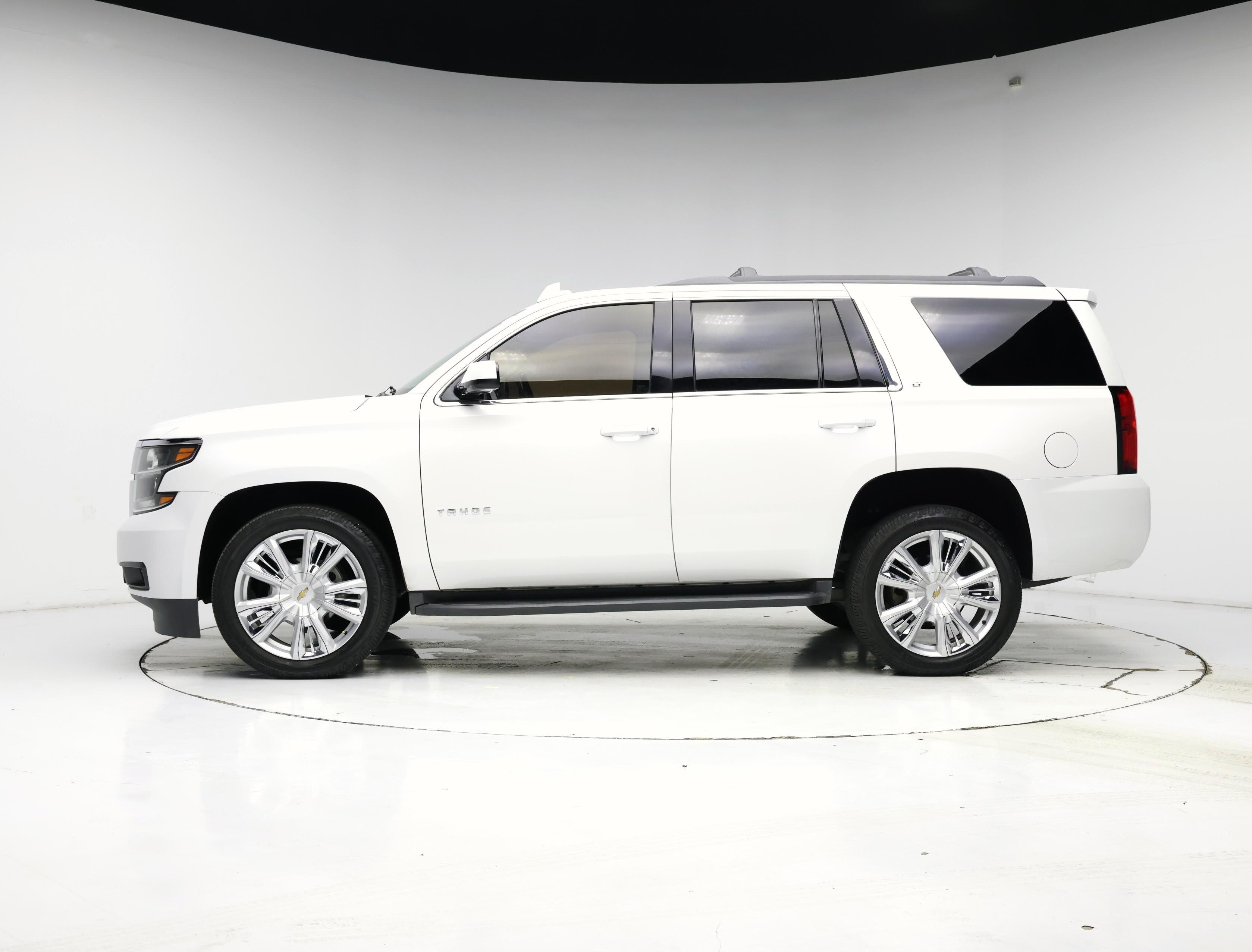 Thumbnail: 2019 Chevrolet Tahoe - 3
