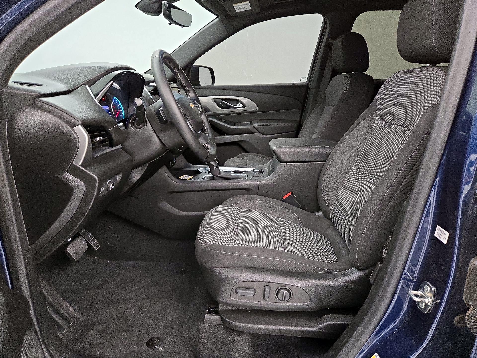 Thumbnail: 2023 Chevrolet Traverse - 11