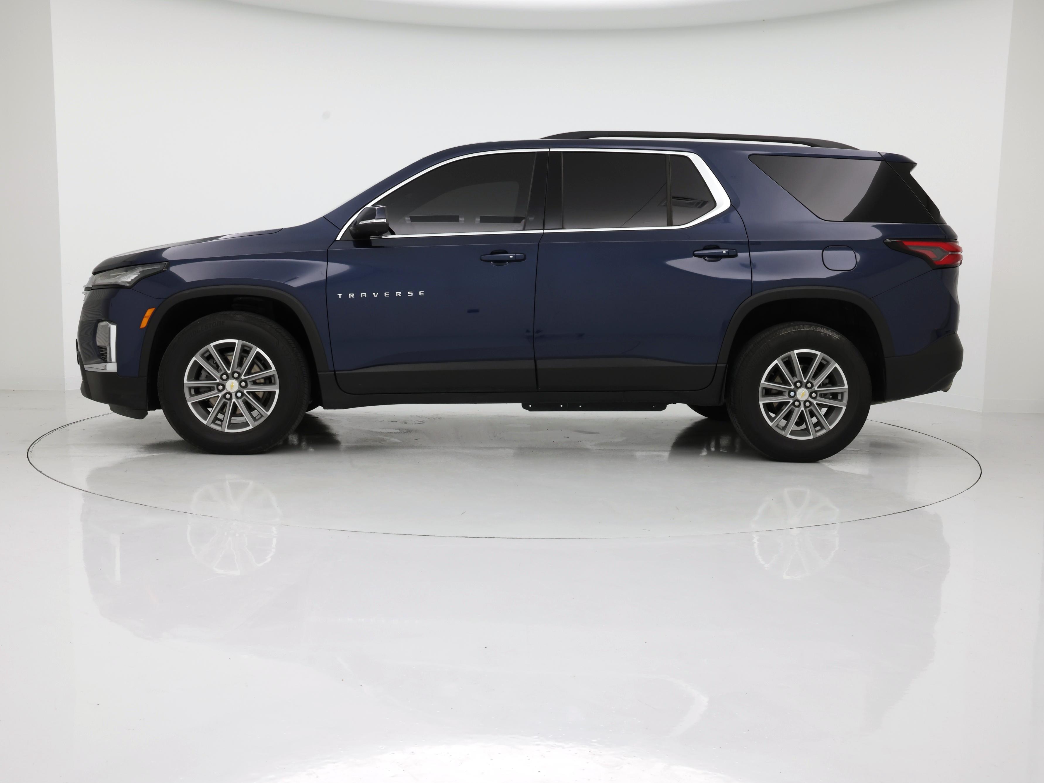 Thumbnail: 2023 Chevrolet Traverse - 3
