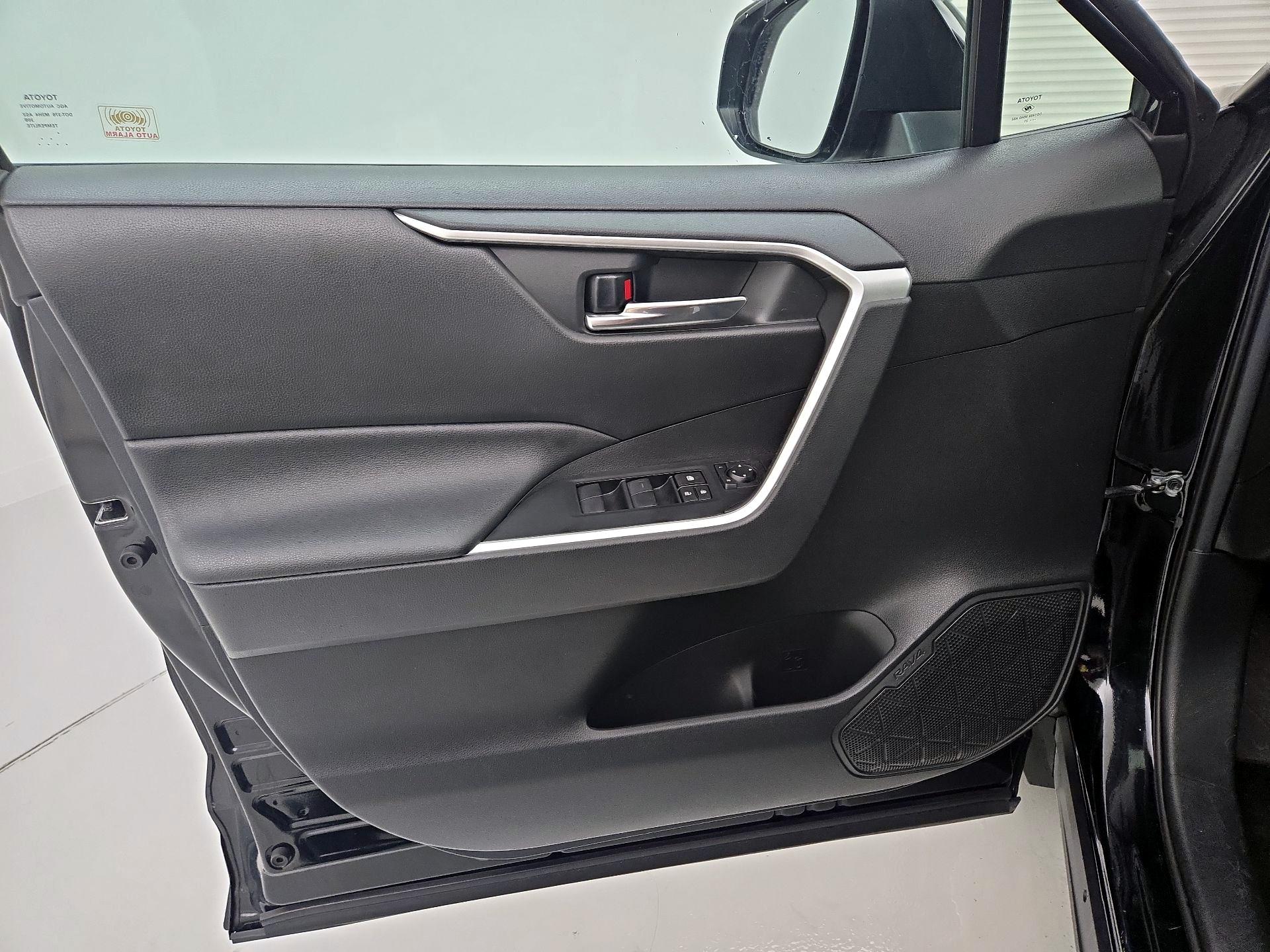 Thumbnail: 2021 Toyota RAV4 - 12