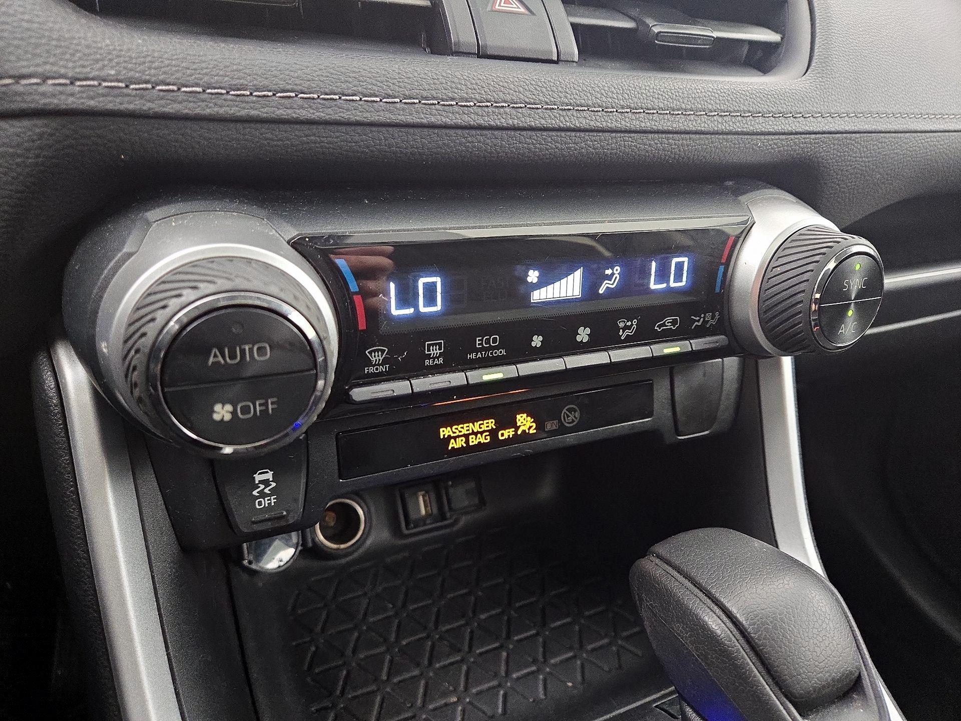 Thumbnail: 2021 Toyota RAV4 - 17